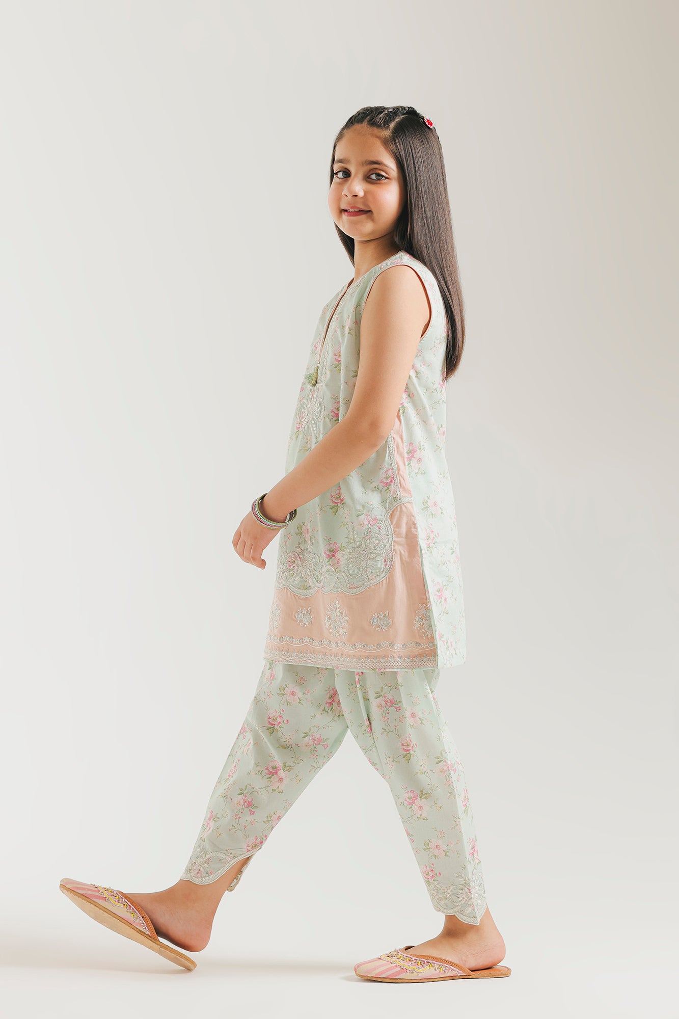 EMBROIDERED SUIT (E0966/404/720 E0966/304/720)