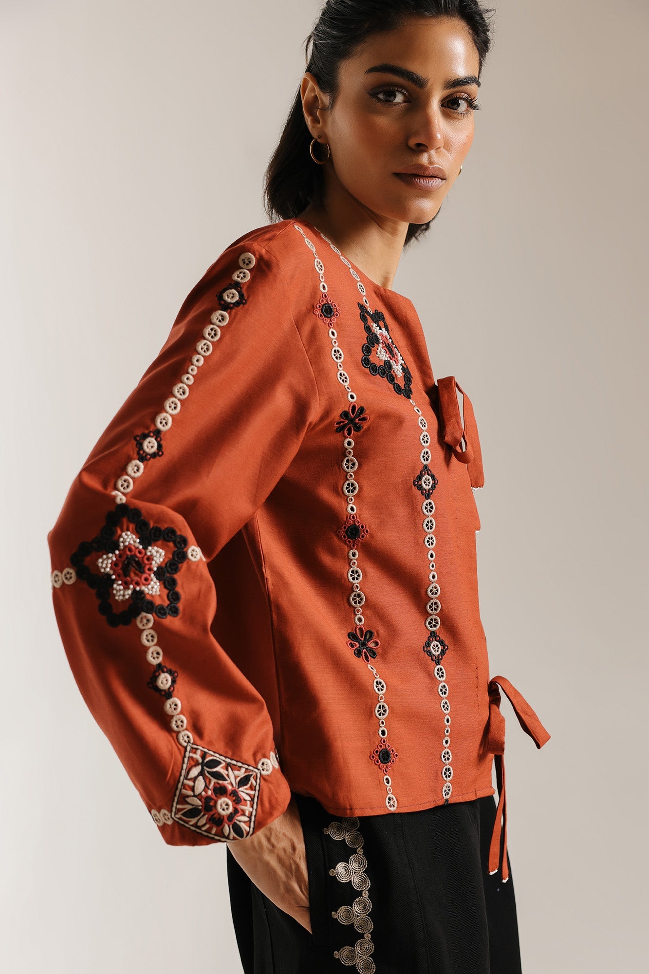 EMBROIDERED SHIRT (E1004/101/203)