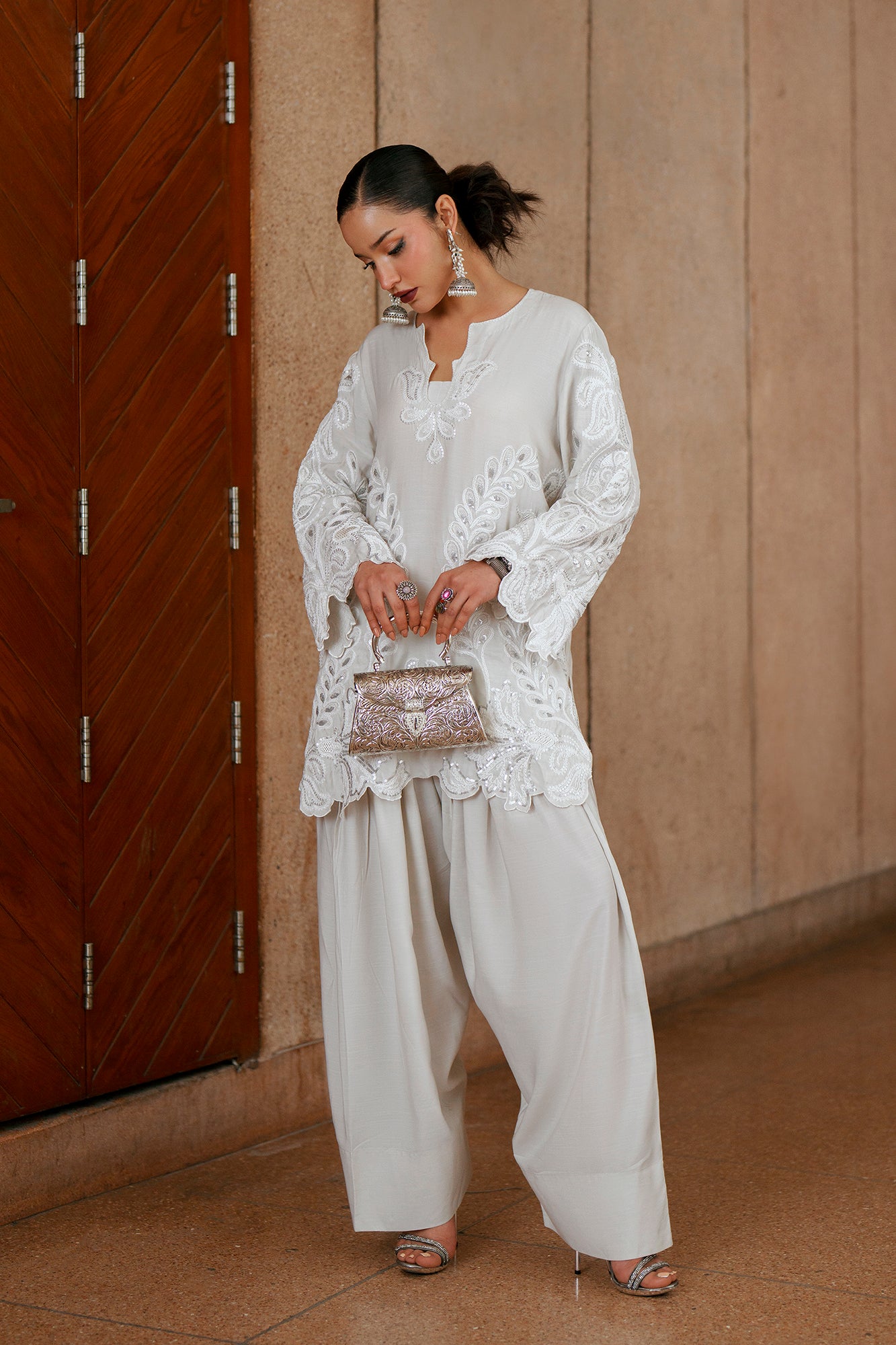 EMBROIDERED SUIT (E1004/104/002)