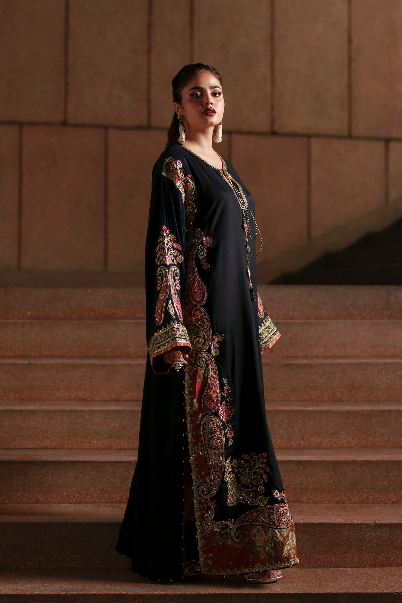 EMBROIDERED KAFTAN (E1005/104/902)