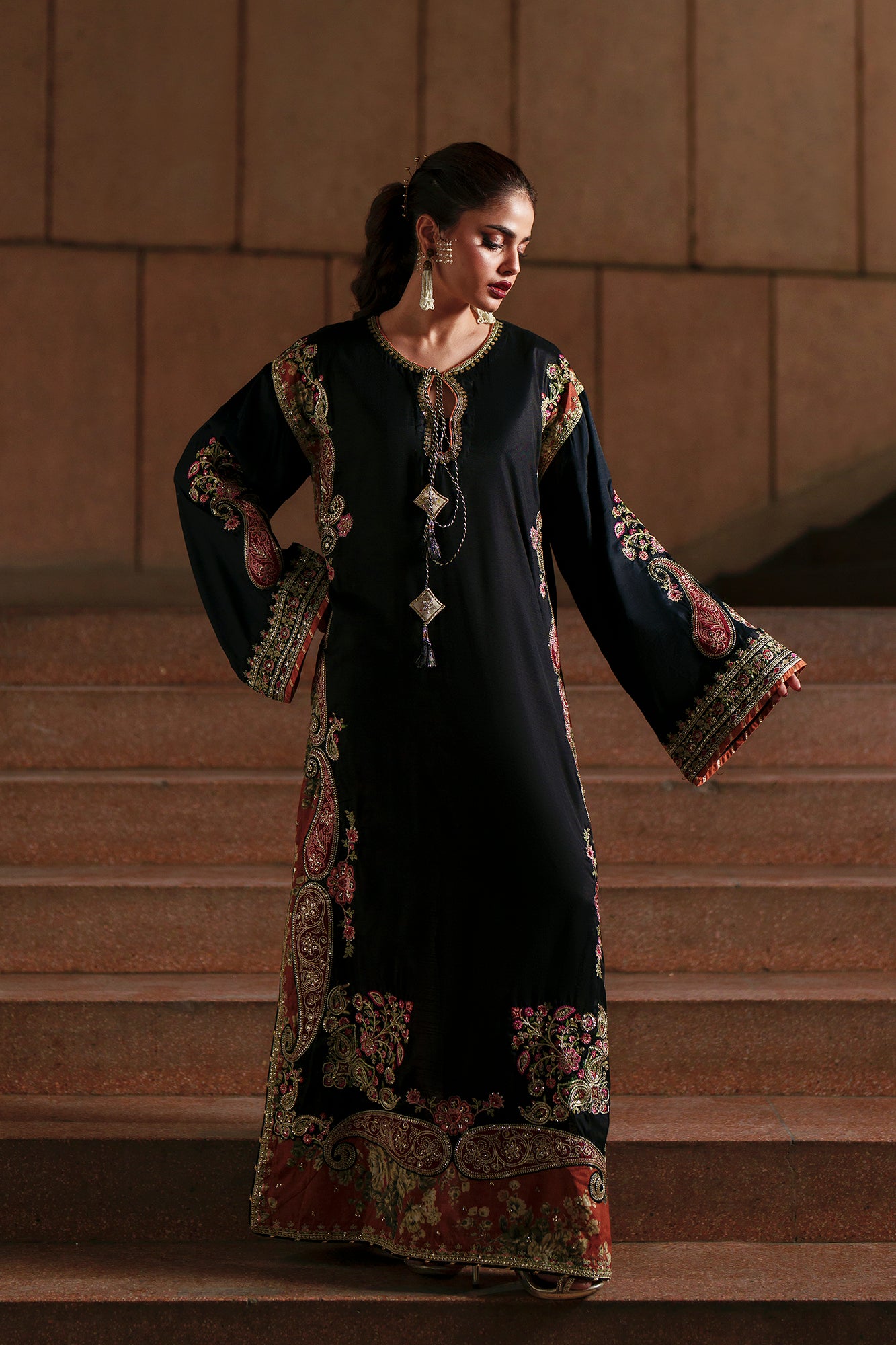 EMBROIDERED KAFTAN (E1005/104/902)