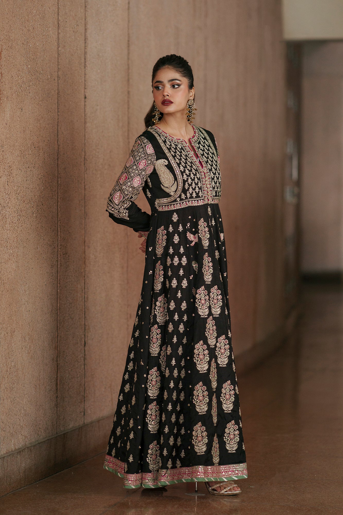 EMBROIDERED PISHWAS (E1007/104/902)