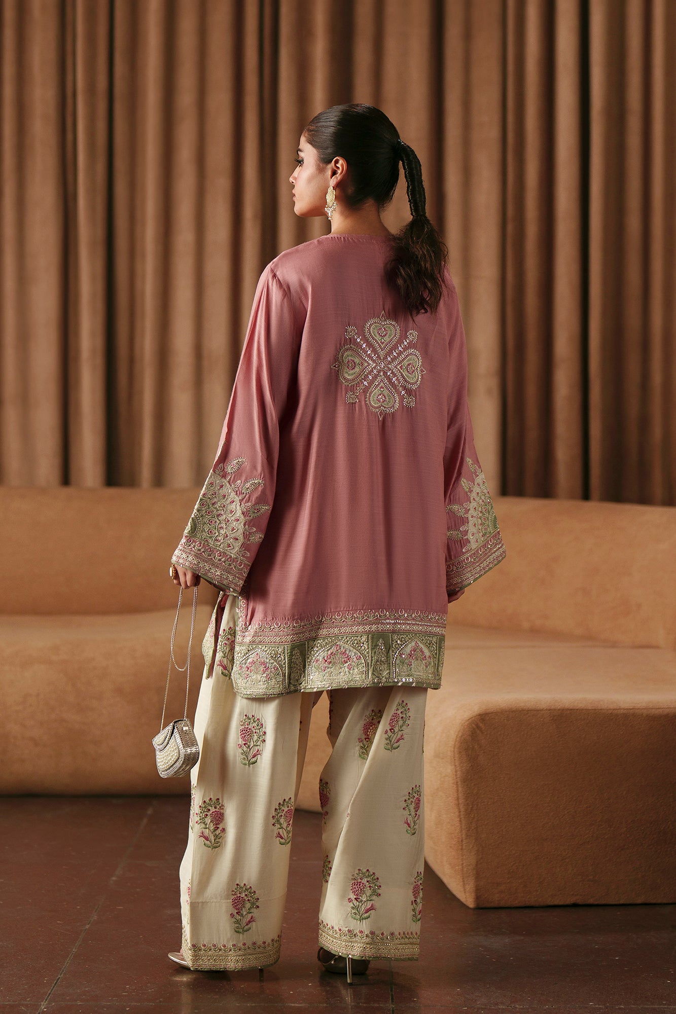 EMBROIDERED SUIT (E1008/104/527)