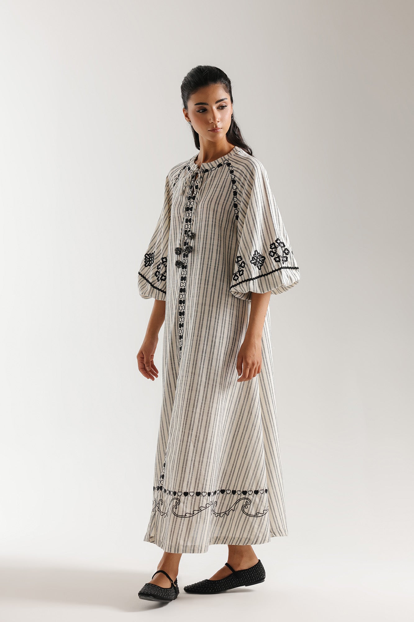 EMBROIDERED DRESS (E1010/101/005)