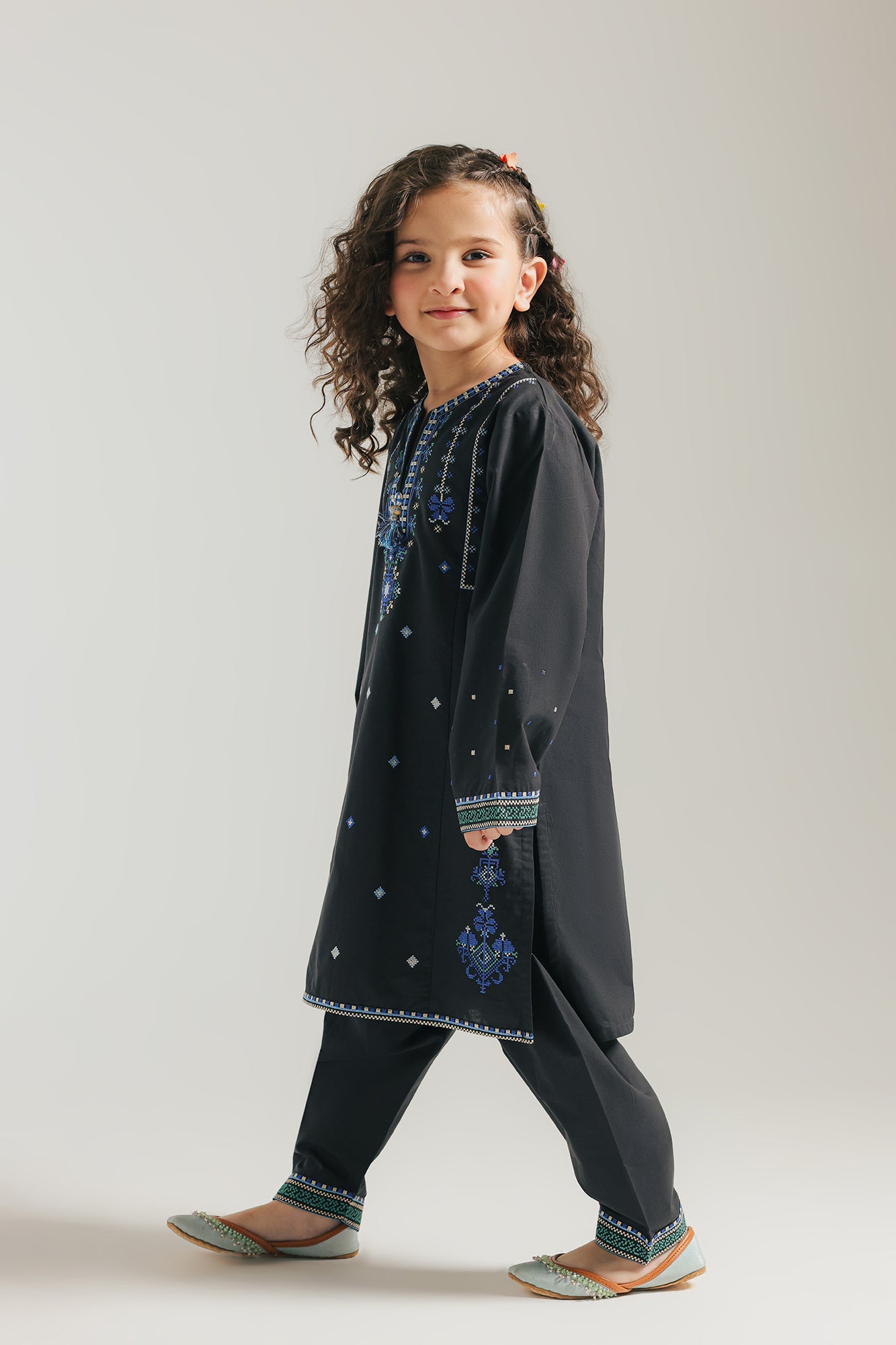 EMBROIDERED SUIT (E1011/402/902)