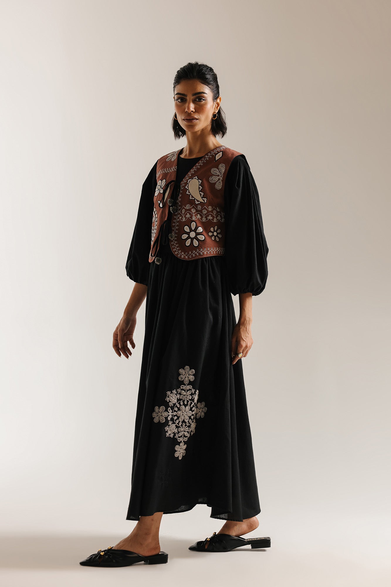 EMBROIDERED DRESS (E1013/101/901)