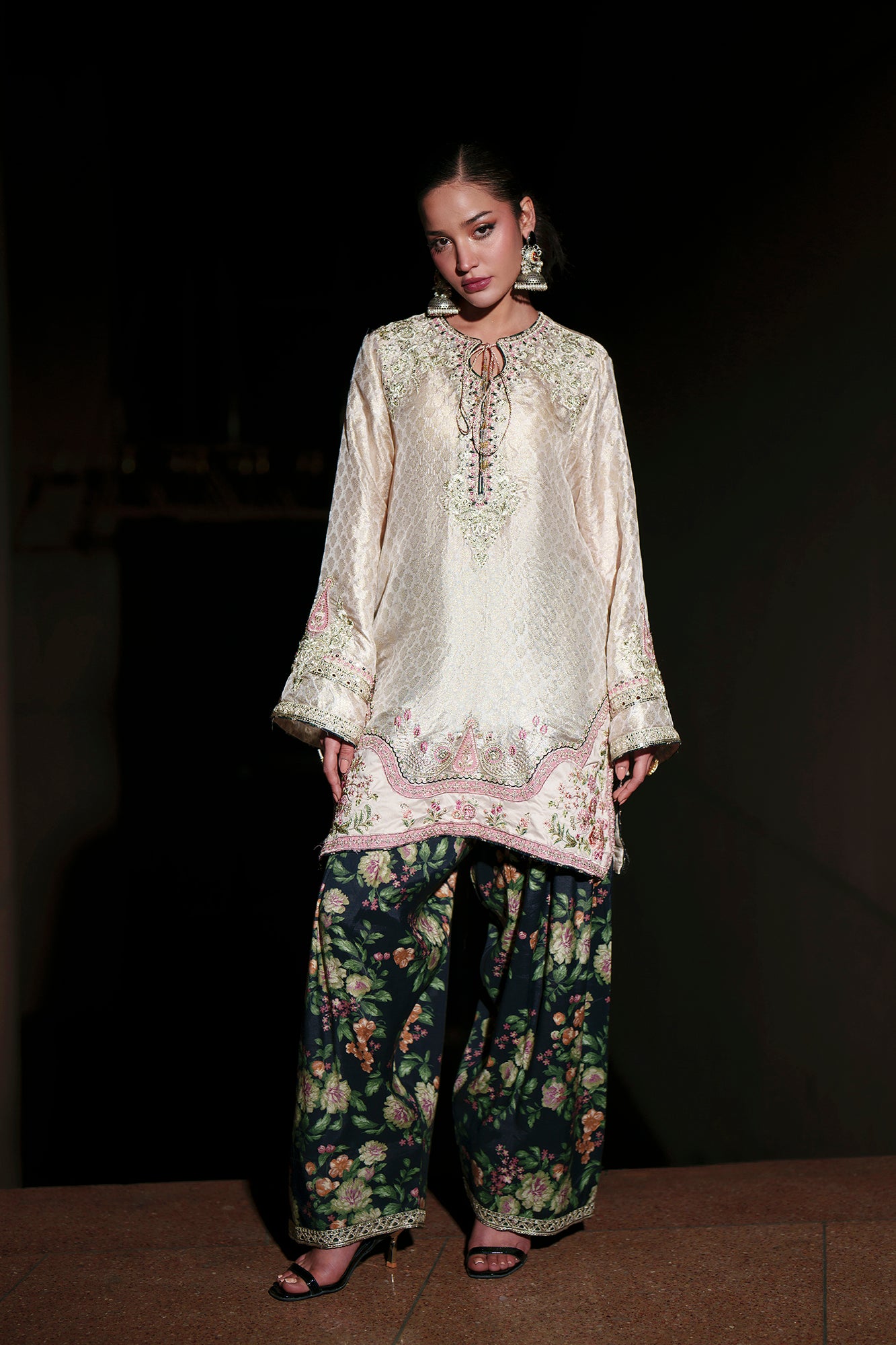 EMBROIDERED SUIT (E1014/104/002)