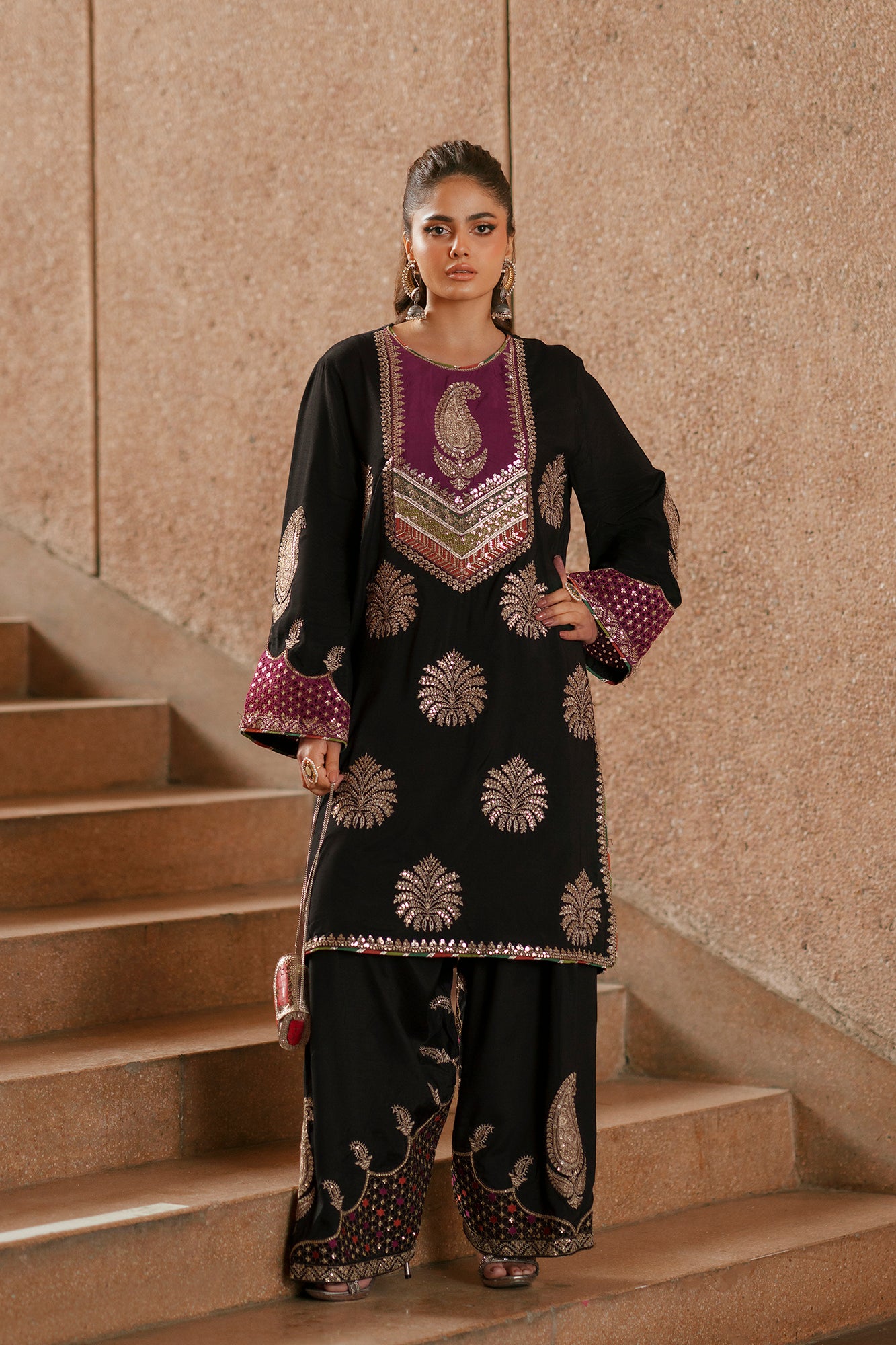 EMBROIDERED SUIT (E1022/104/902)