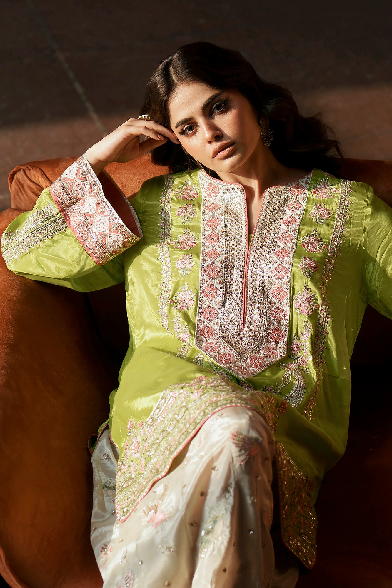 EMBROIDERED SUIT (E1025/104/123)