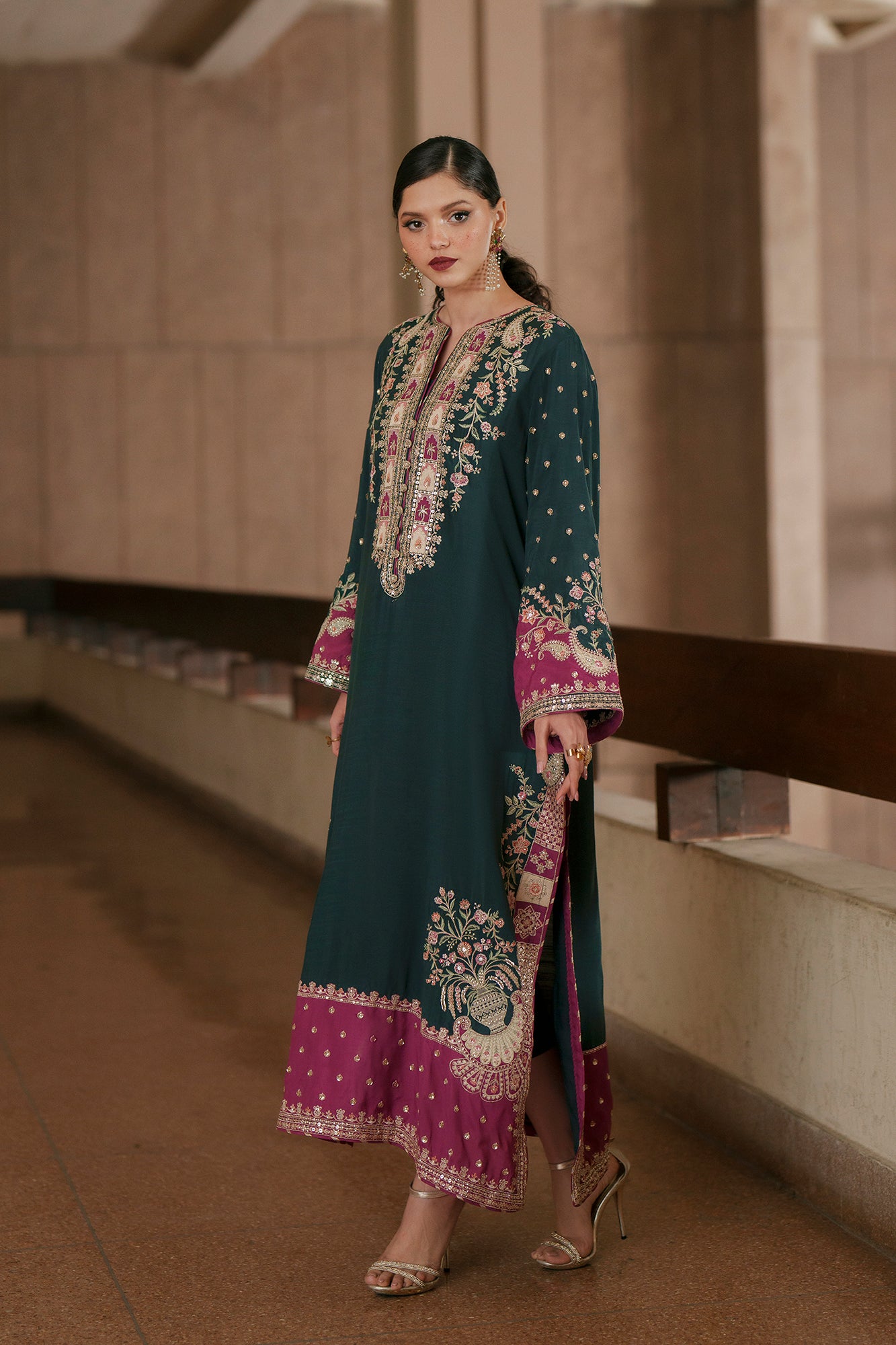 EMBROIDERED KAFTAN (E1031/104/712)