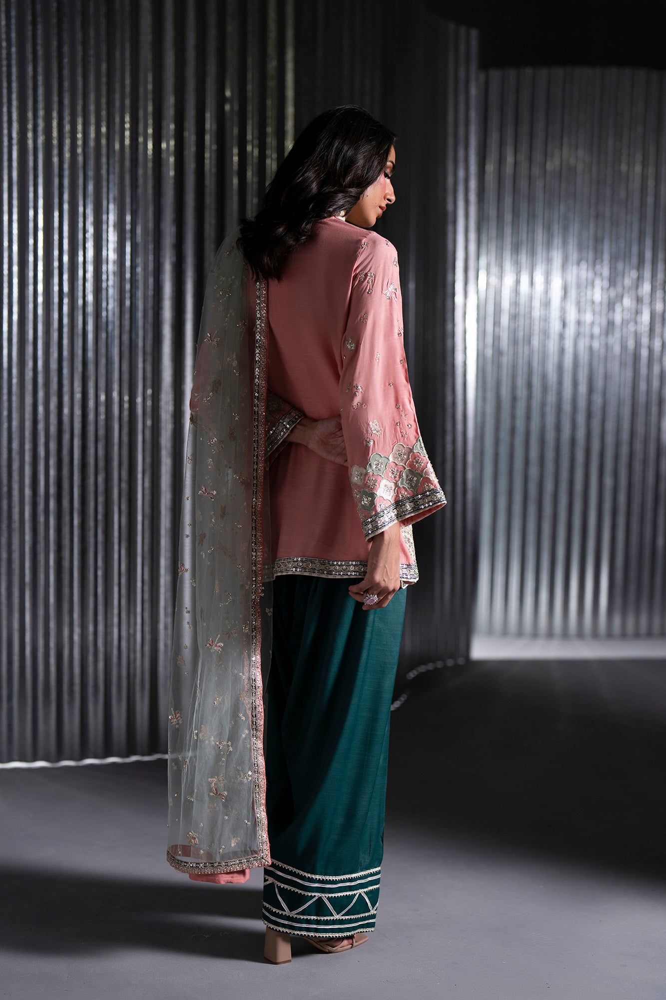 EMBROIDERED SUIT (E1037/104/327)