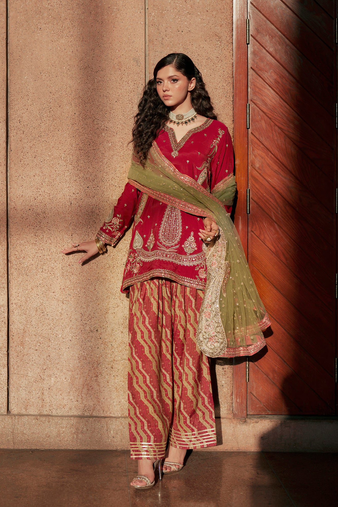 EMBROIDERED SUIT (E1038/104/403)