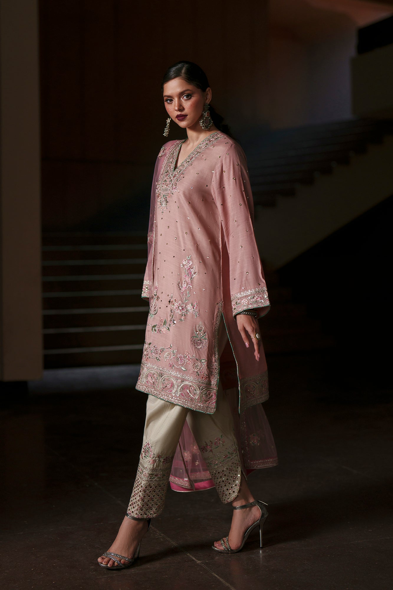 EMBROIDERED SUIT (E1040/104/327)