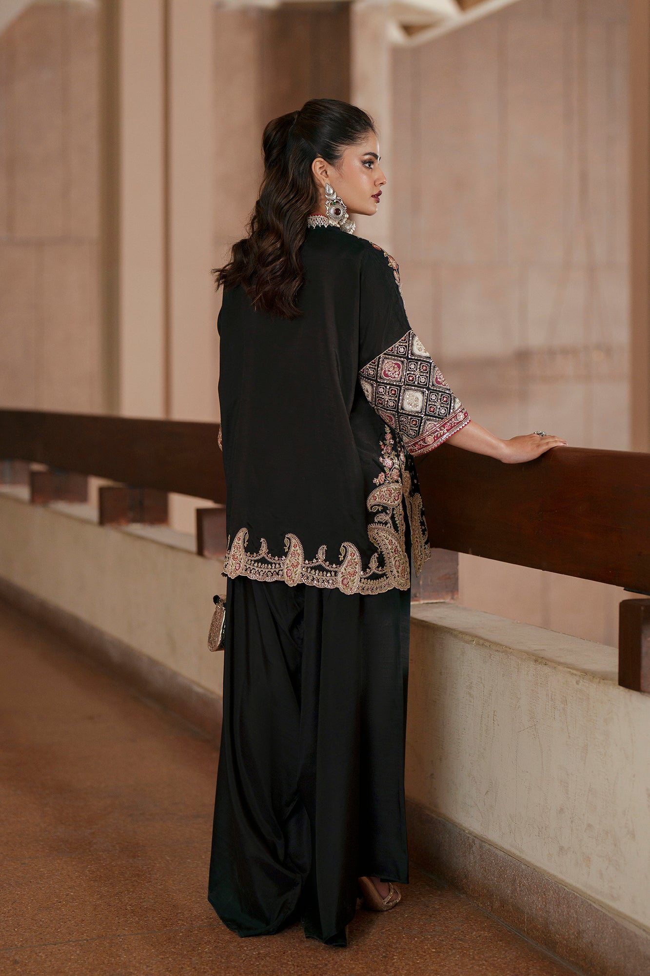 EMBROIDERED SUIT (E1041/104/902)