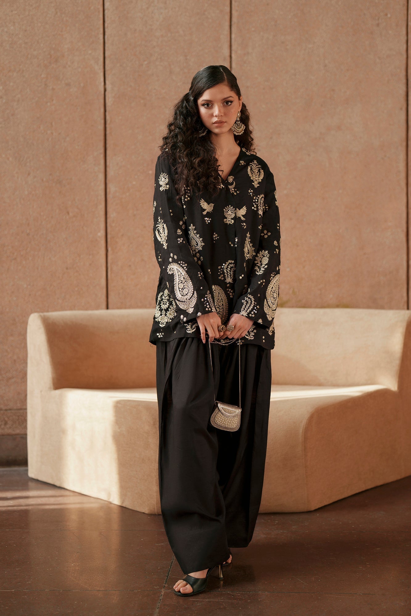 EMBROIDERED SUIT (E1043/104/902)