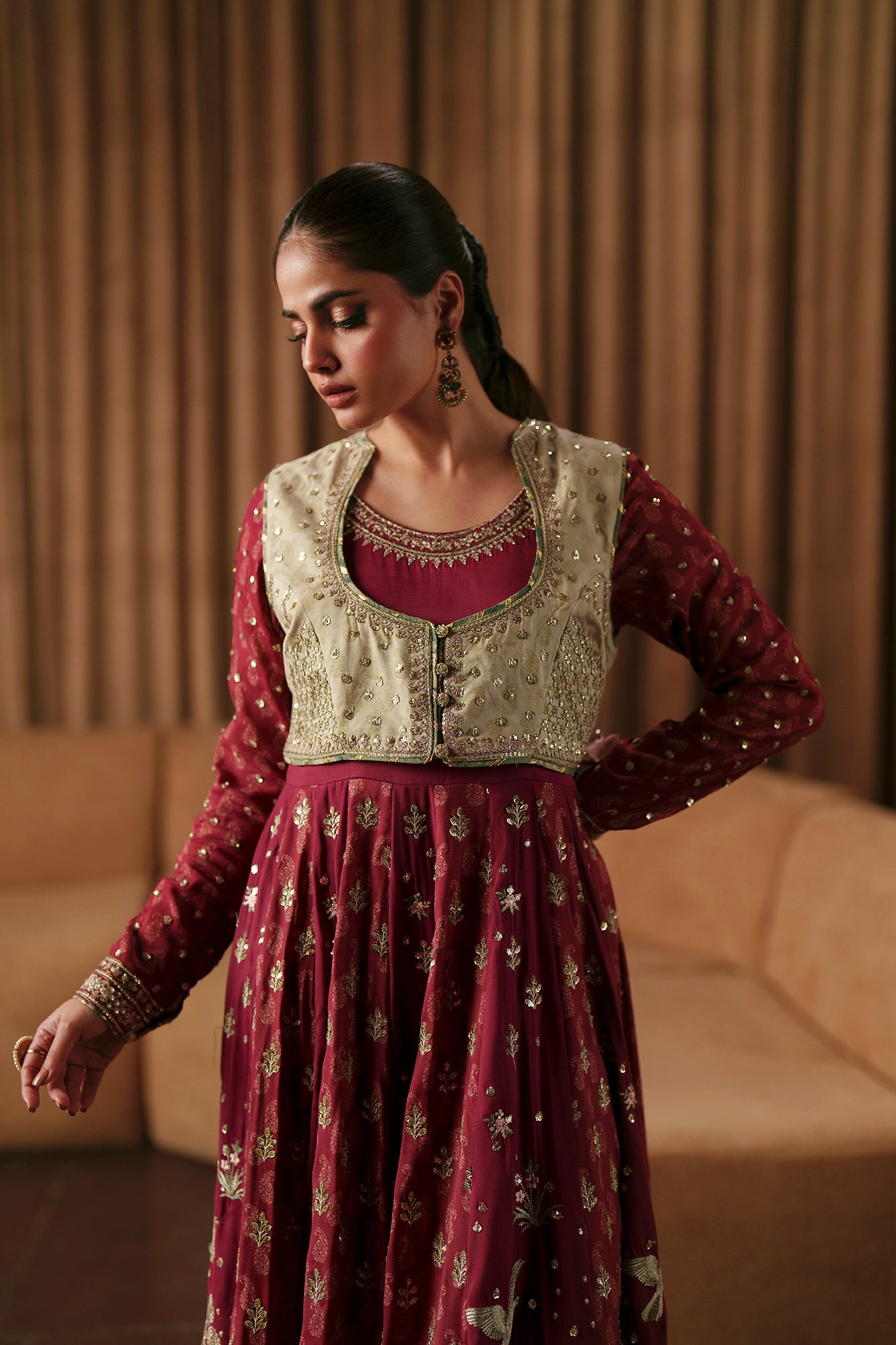 EMBROIDERED PISHWAS (E1045/104/306)