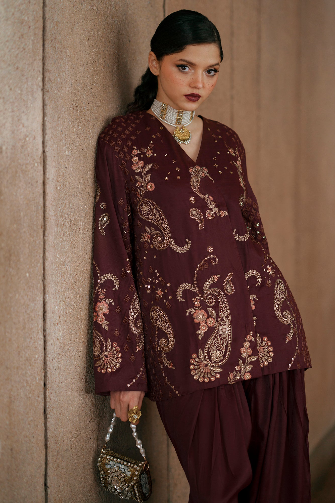 EMBROIDERED SUIT (E1048/104/318)