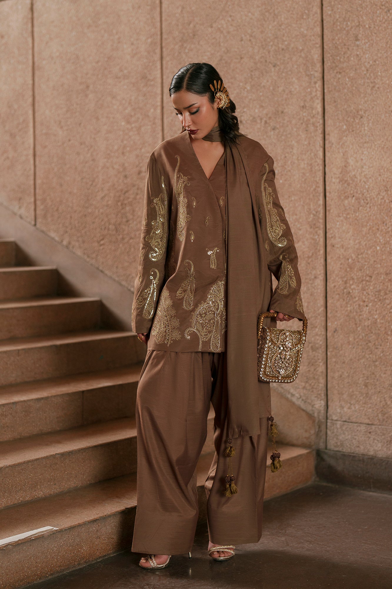 EMBROIDERED SUIT (E1049/104/118)