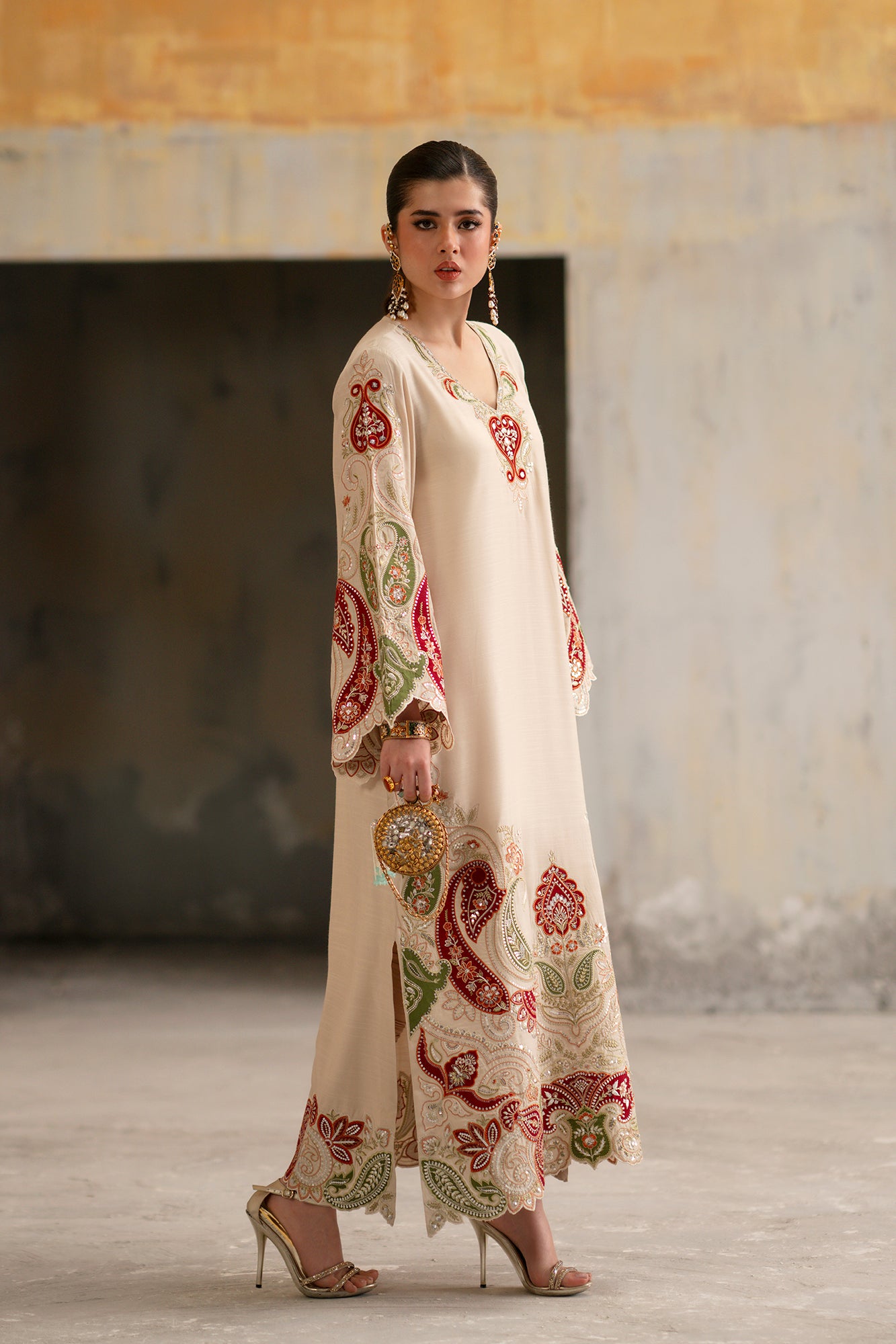 EMBROIDERED KAFTAN (E1054/104/006)