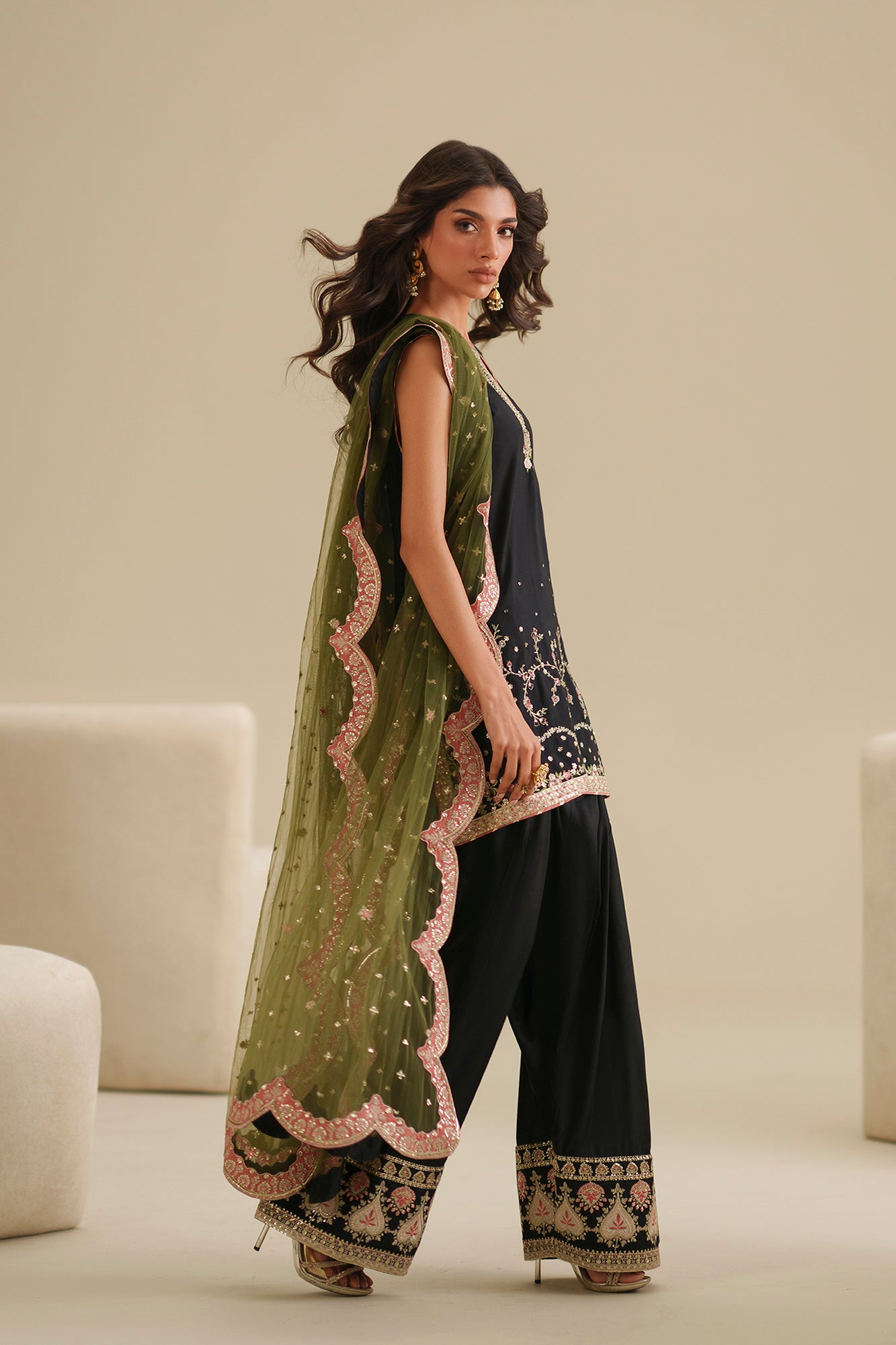 EMBROIDERED SUIT (E1057/104/902)