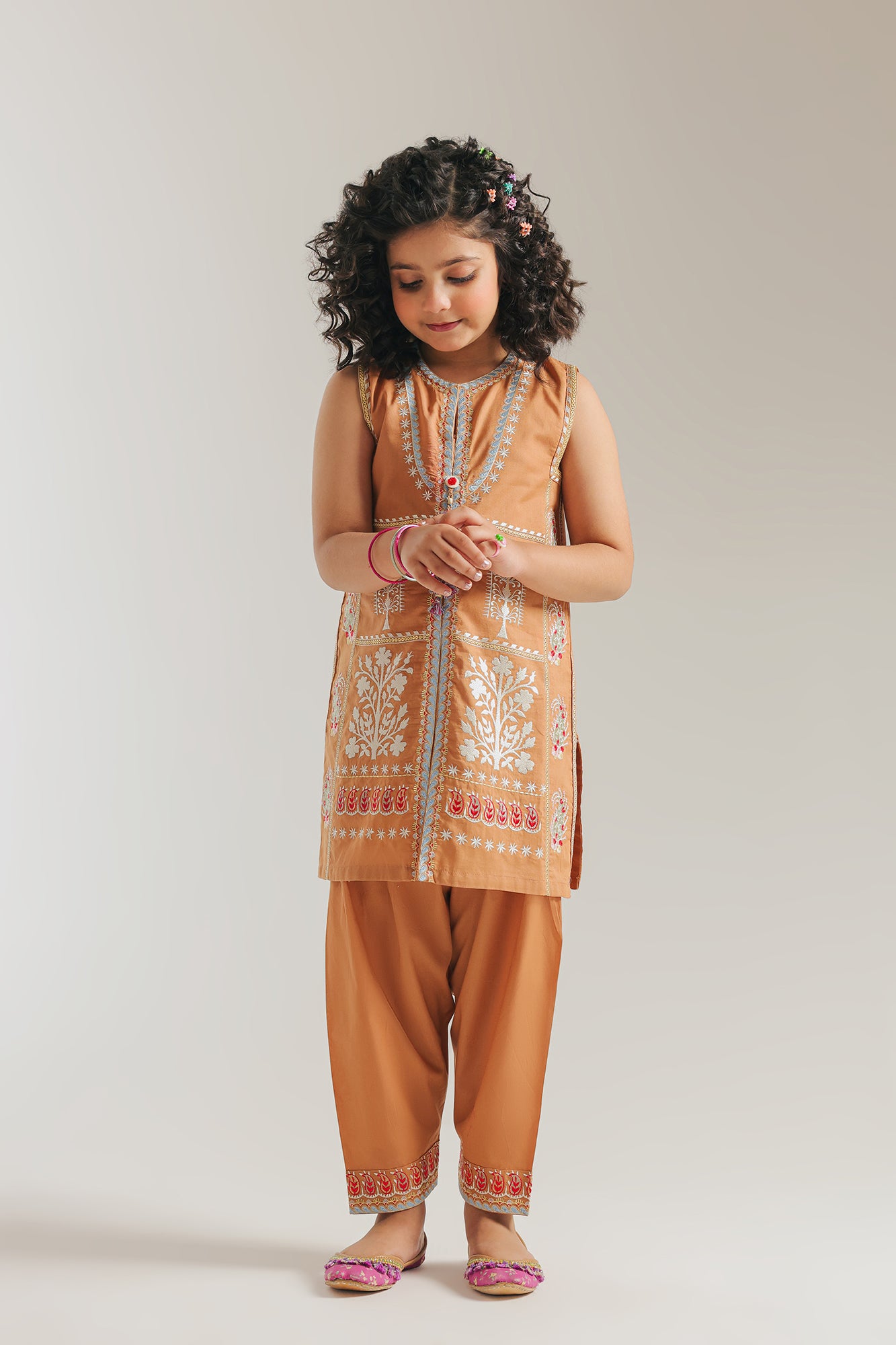 EMBROIDERED SUIT (E1062/402/111)