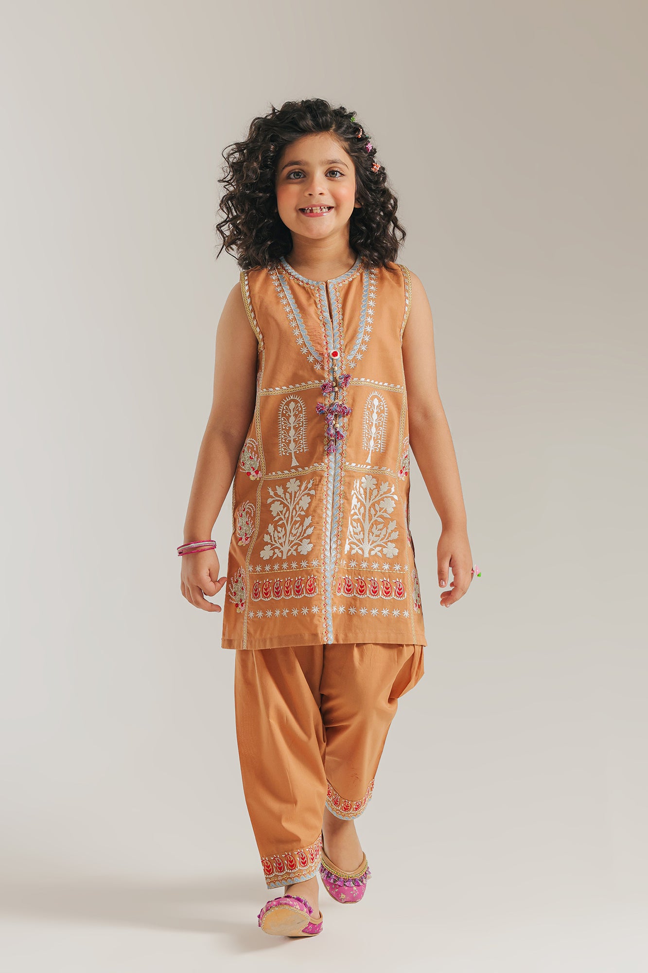 EMBROIDERED SUIT (E1062/402/111)