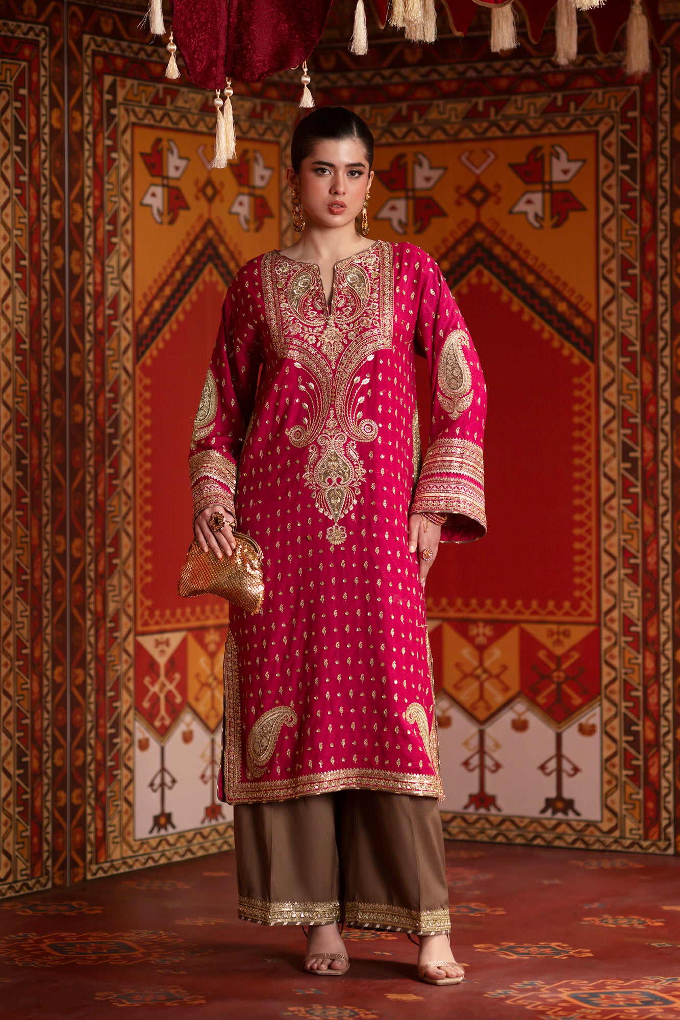 EMBROIDERED SUIT (E1063/104/409)