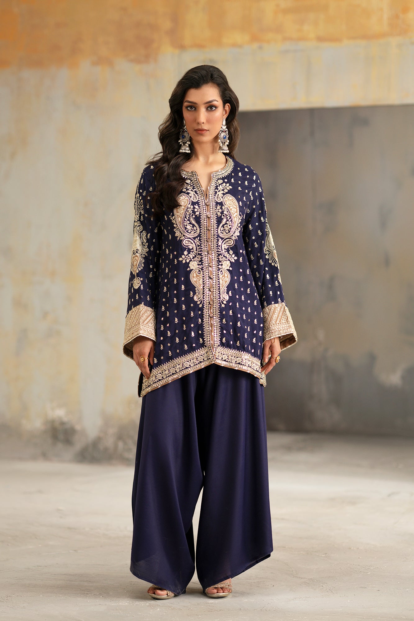 EMBROIDERED SUIT (E1064/104/626)