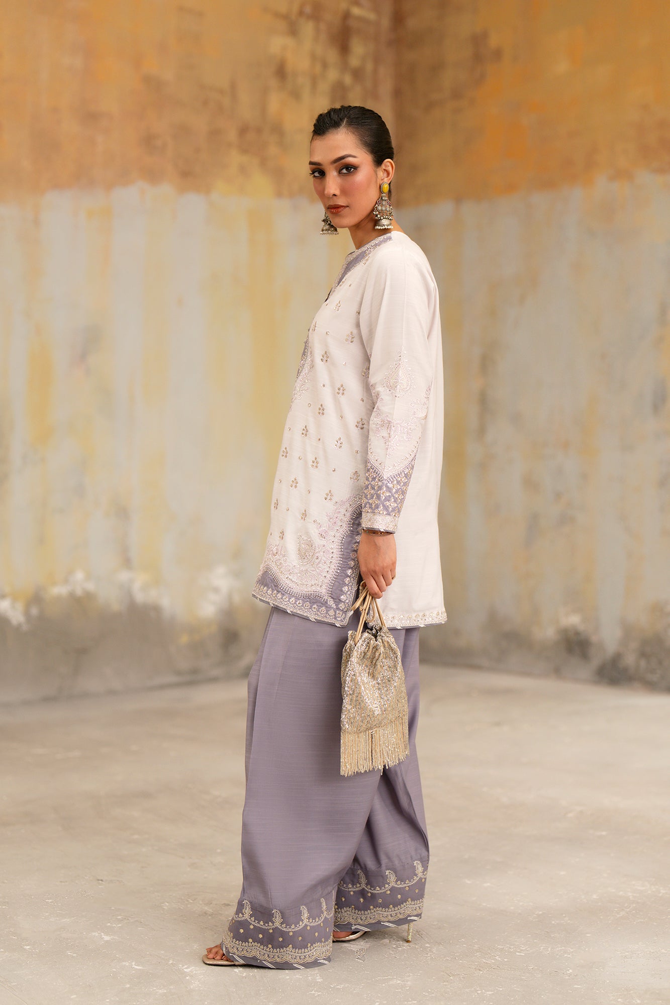 EMBROIDERED SUIT (E1071/104/515)