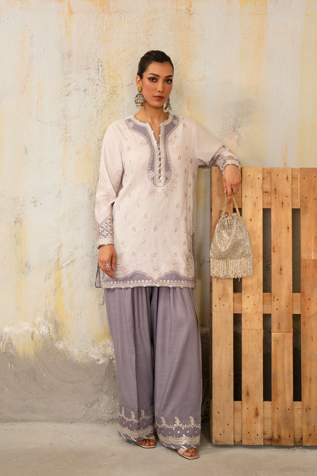 EMBROIDERED SUIT (E1071/104/515)