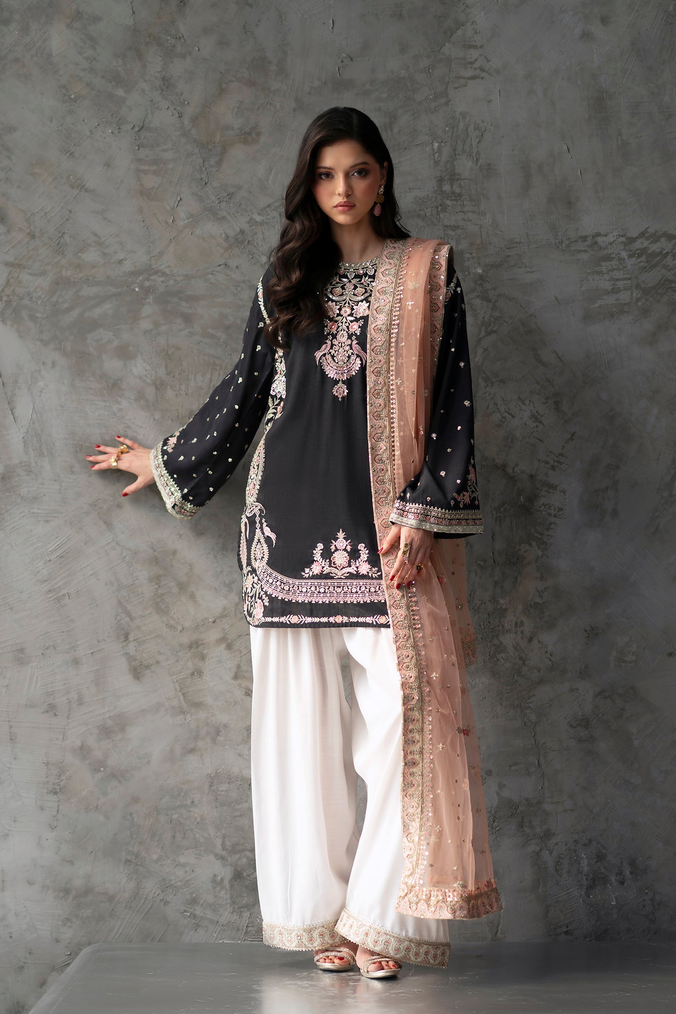 EMBROIDERED SUIT (E1076/104/902)