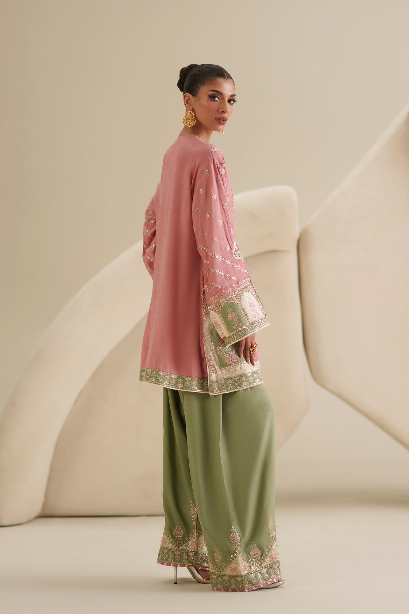 EMBROIDERED SUIT (E1078/104/408)