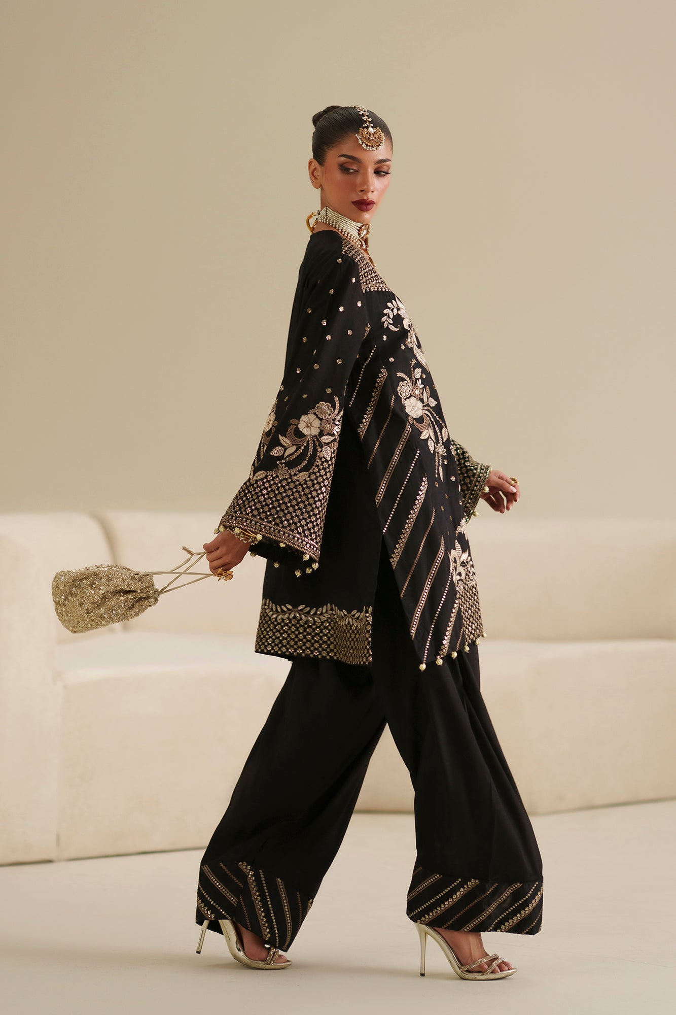 EMBROIDERED SUIT (E1082/104/902)