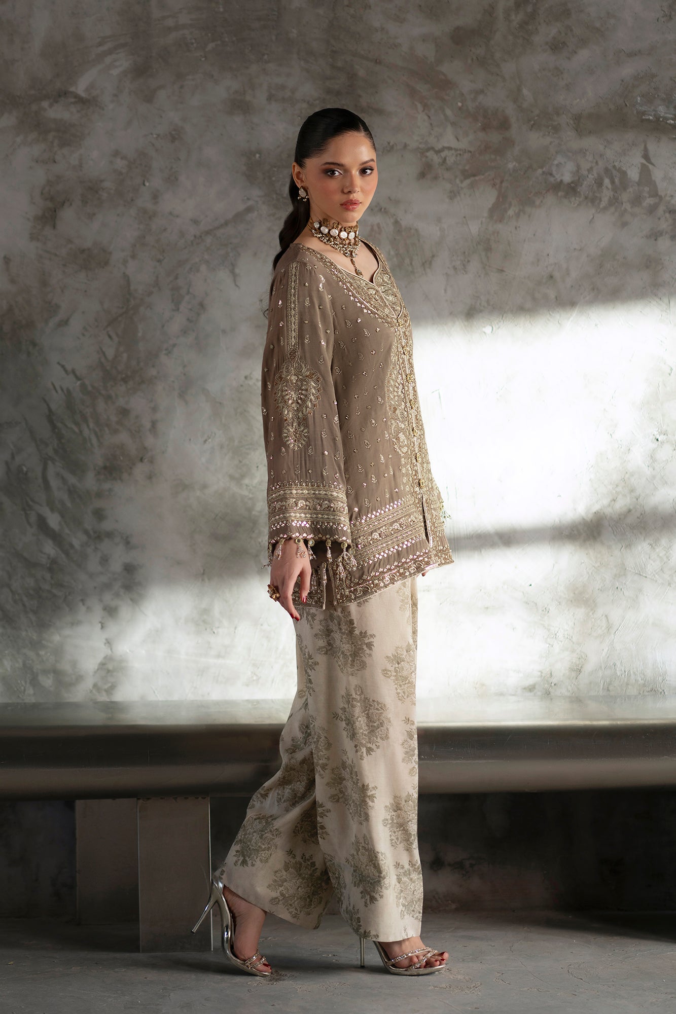 EMBROIDERED SUIT (E1085/104/118)