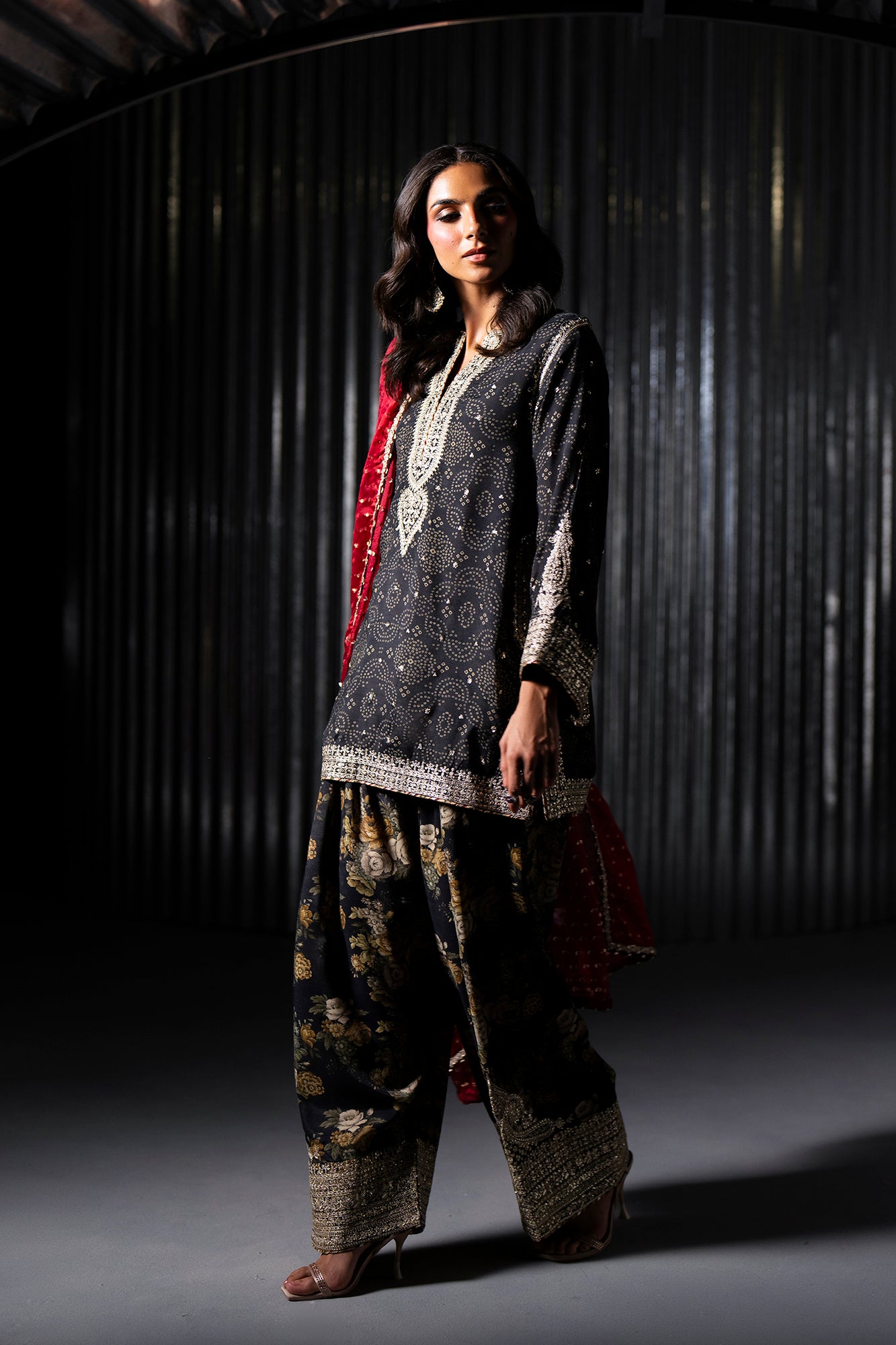EMBROIDERED SUIT (E1101/104/902)