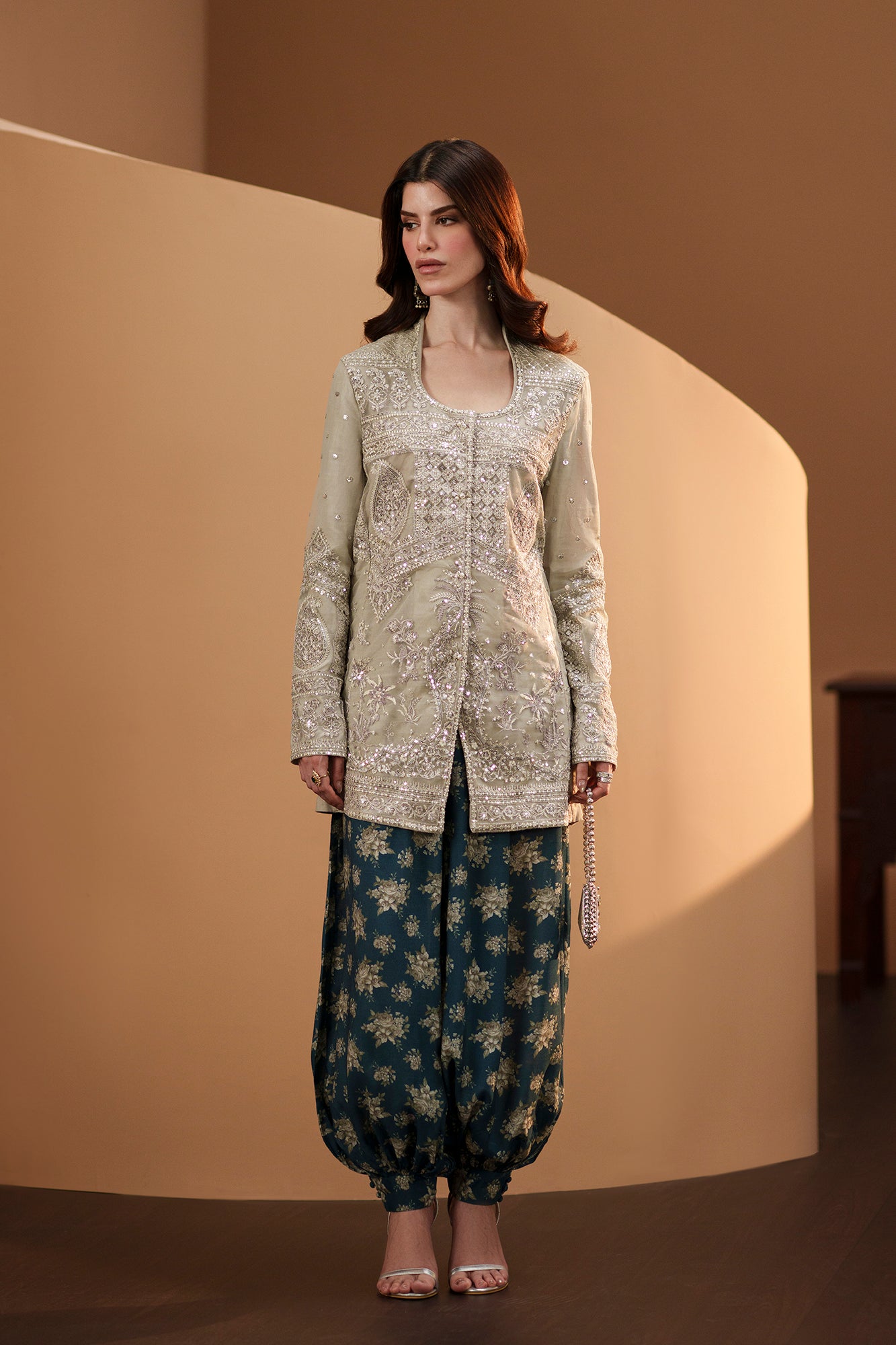 EMBROIDERED SUIT (E1109/104/818)