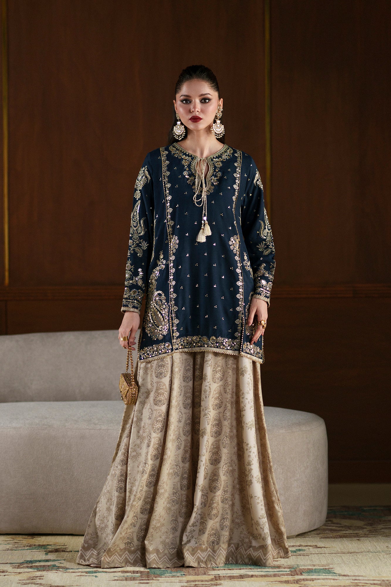 EMBROIDERED SUIT (E1110/104/623)