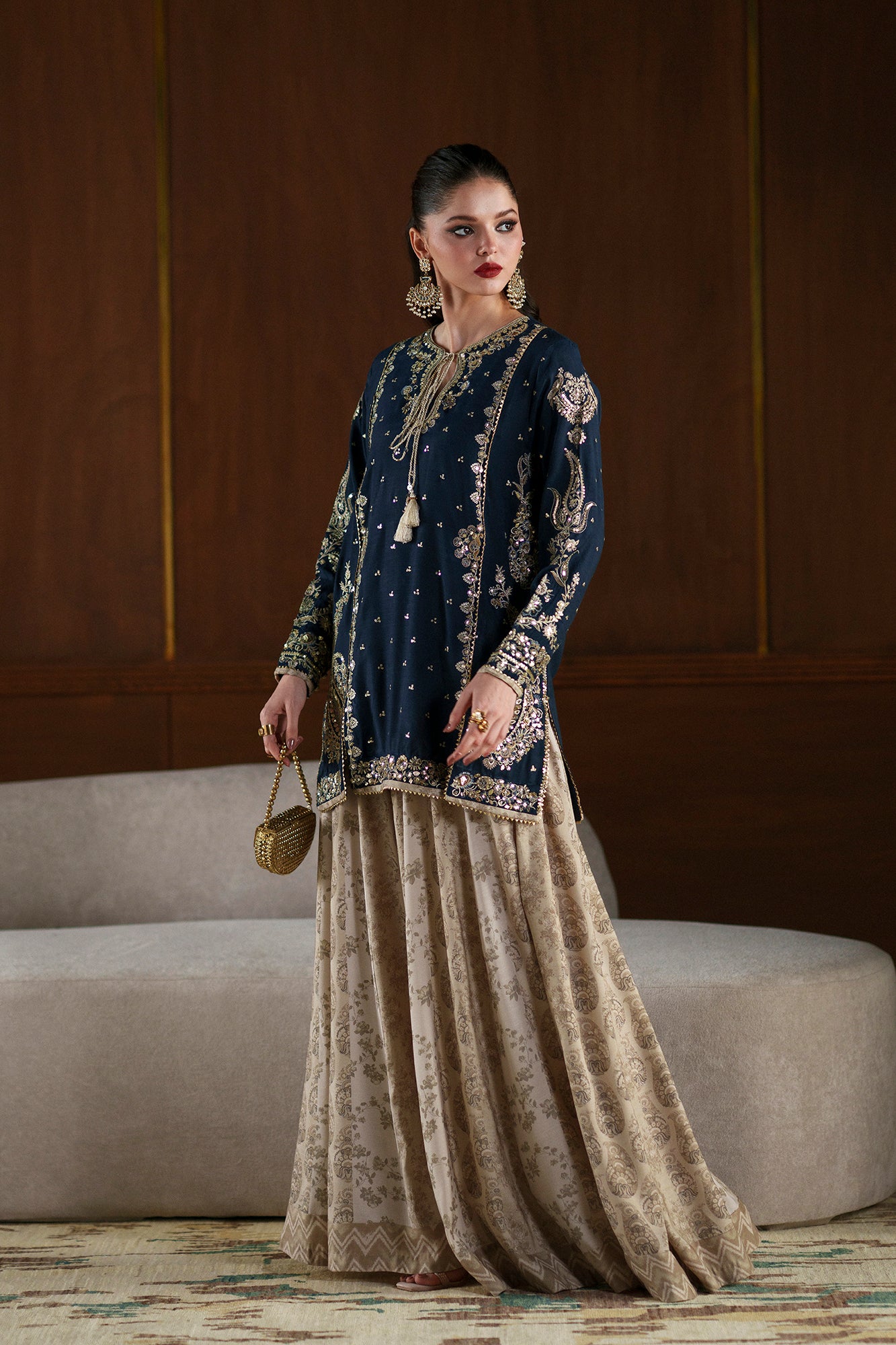 EMBROIDERED SUIT (E1110/104/623)