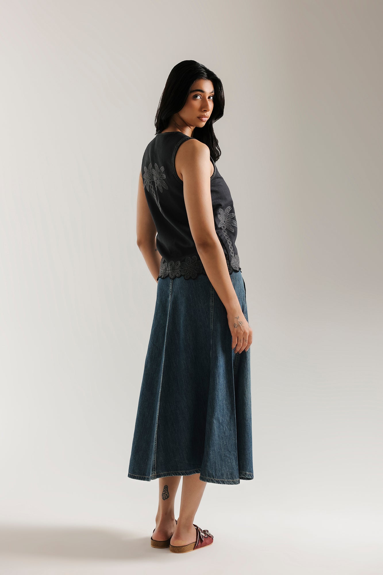 EMBROIDERED WAISTCOAT (E1111/101/902)