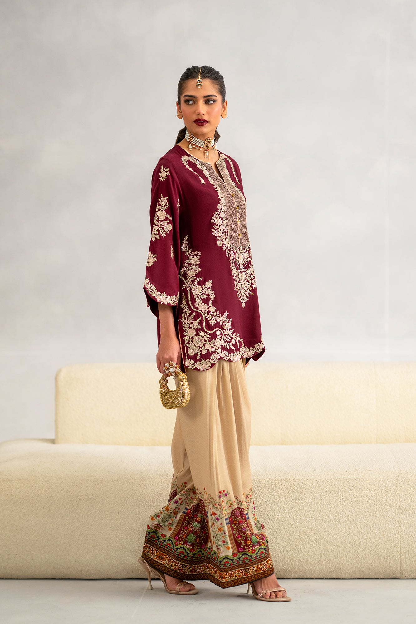 EMBROIDERED SUIT (E1113/104/319)
