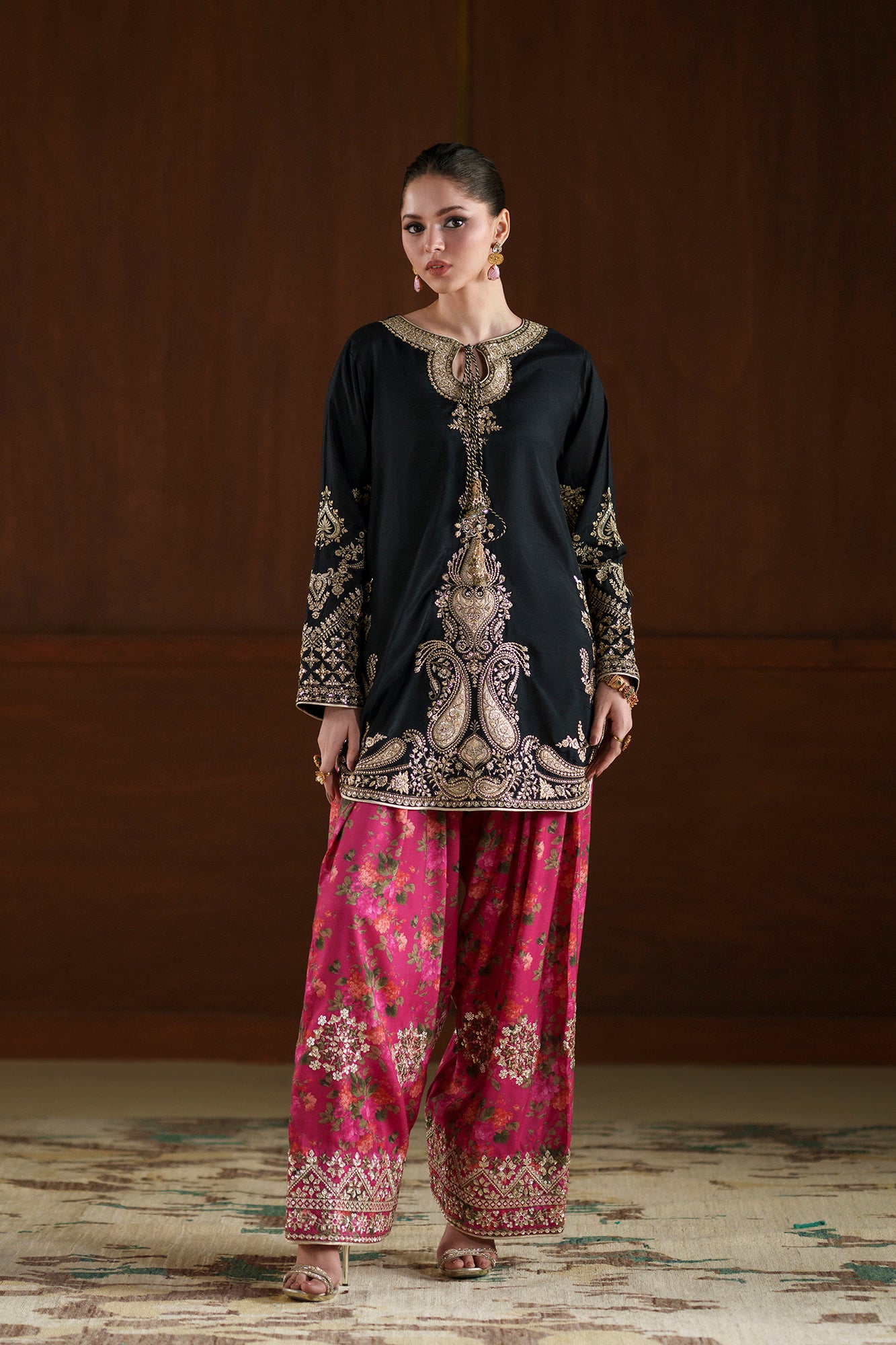 EMBROIDERED SUIT (E1119/104/902)