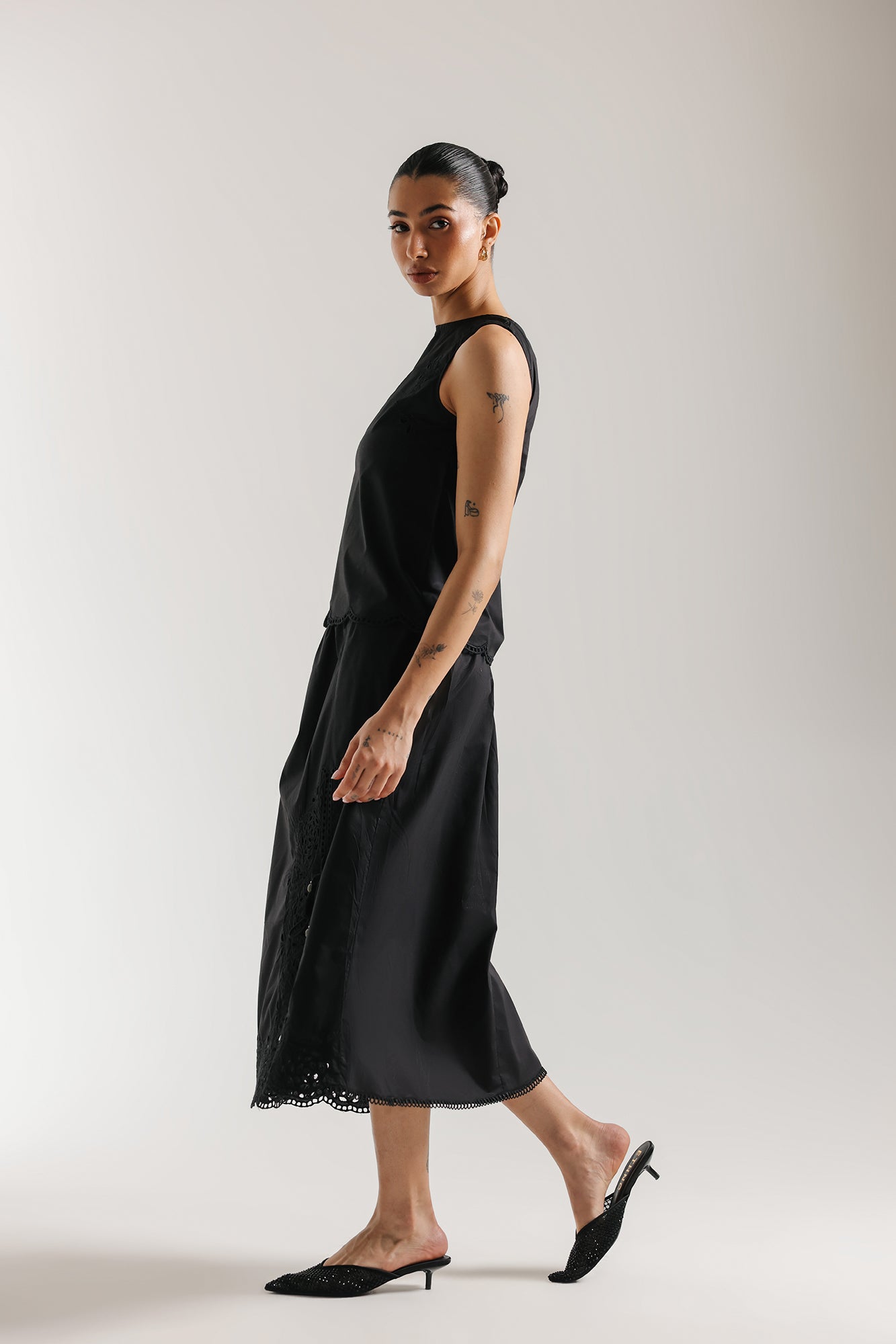 EMBROIDERED SUIT (E1123/101/902)