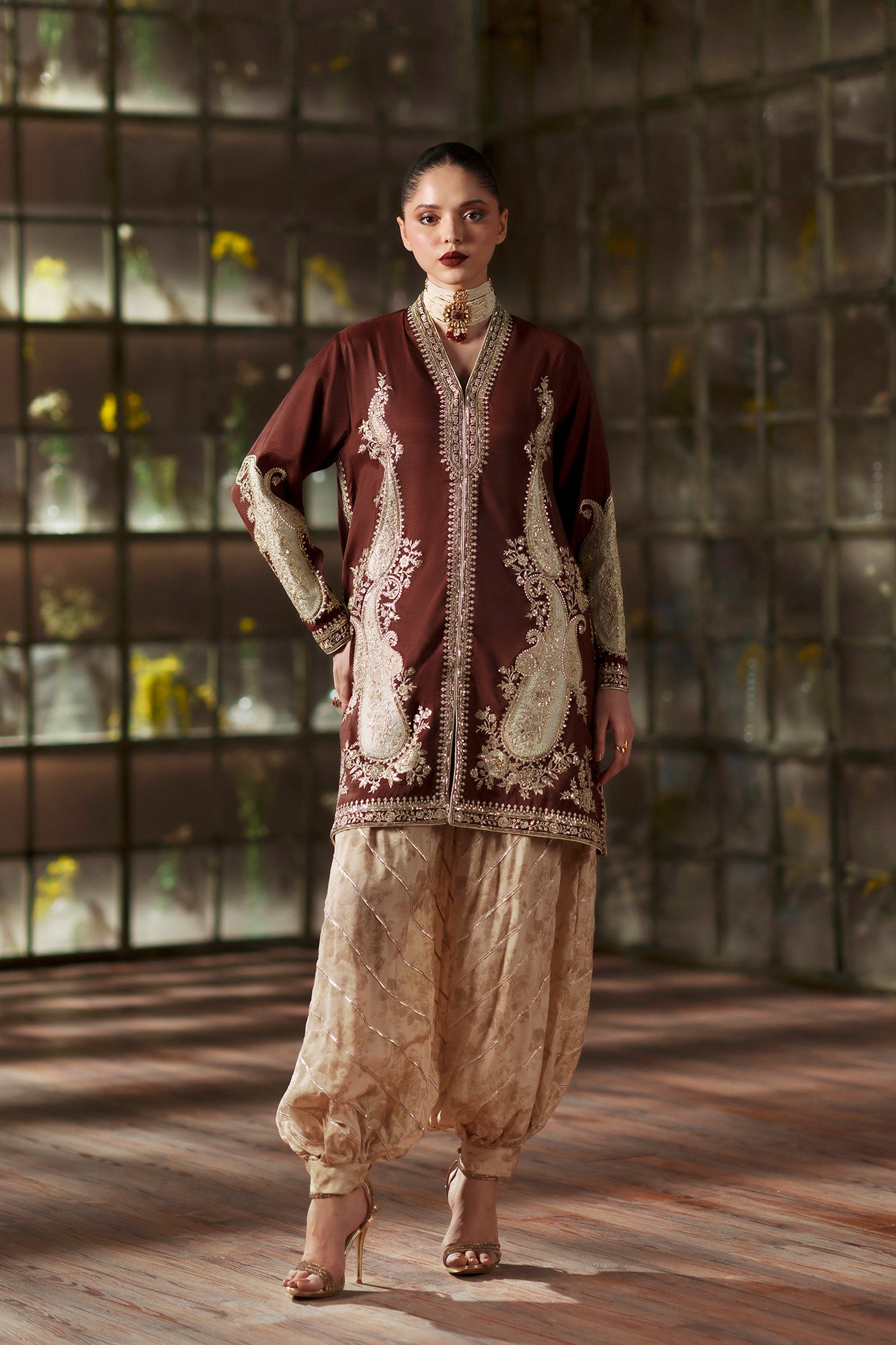 EMBROIDERED SUIT (E1129/104/823)