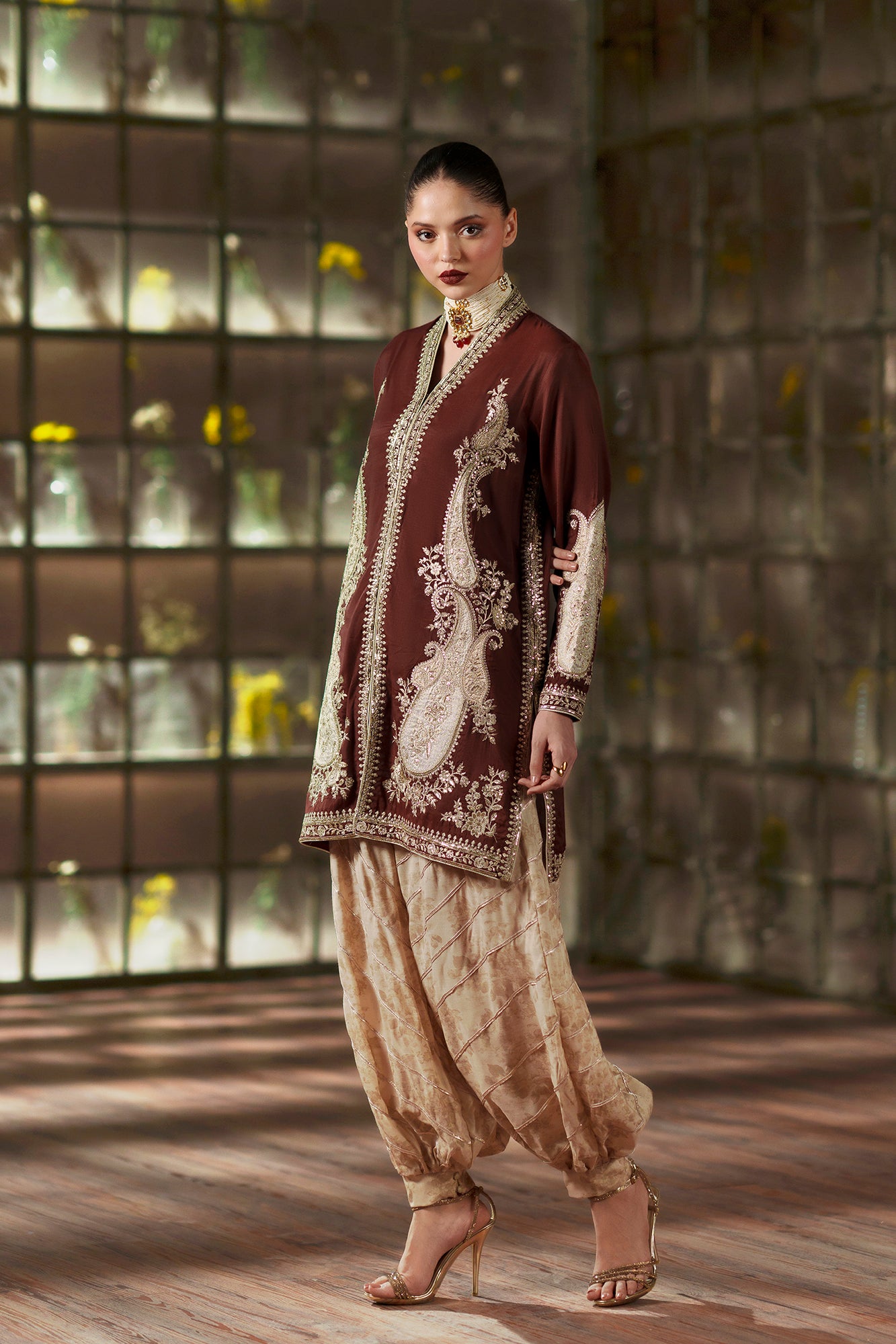 EMBROIDERED SUIT (E1129/104/823)