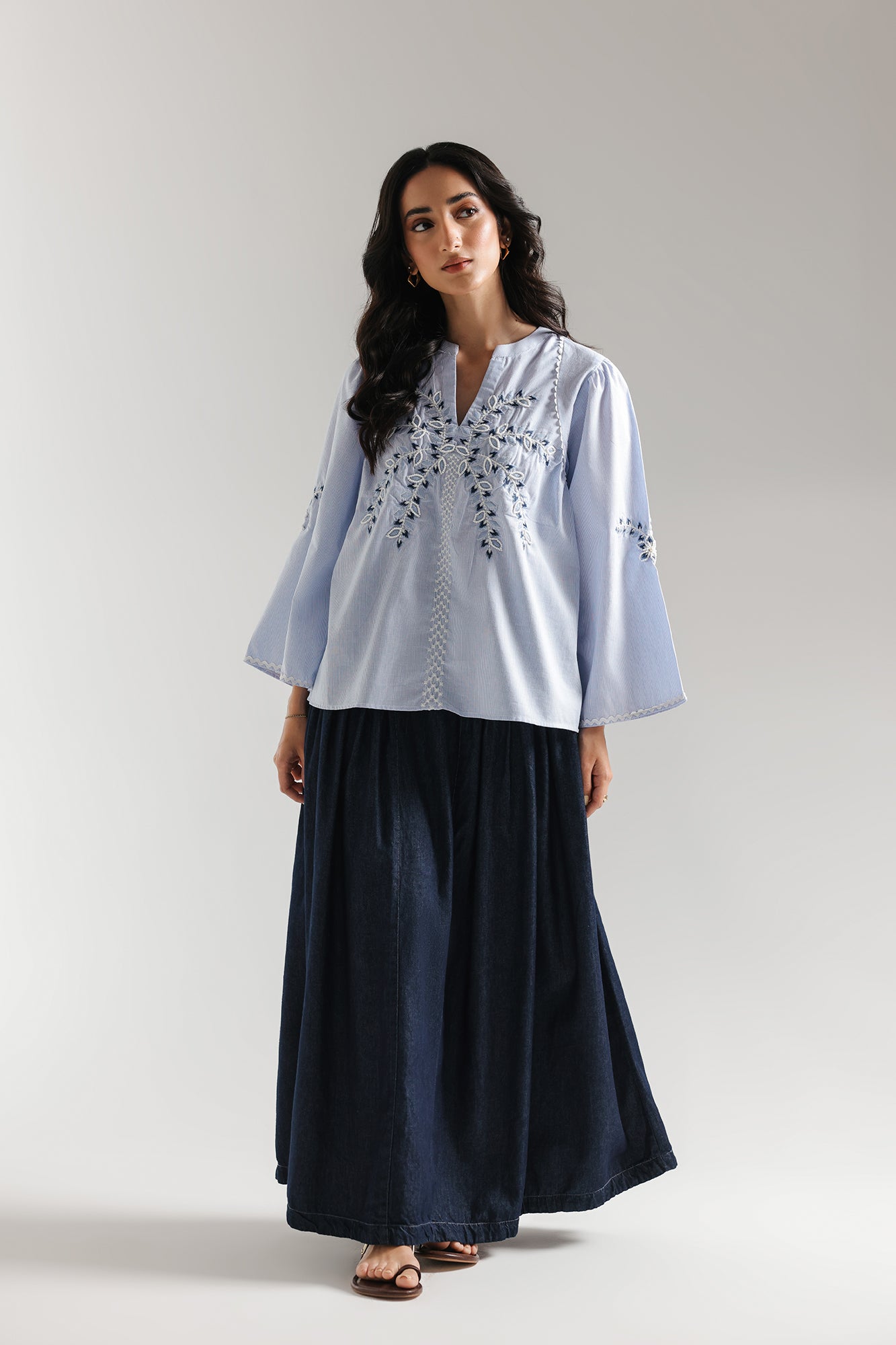 EMBROIDERED TOP (E1130/101/003)