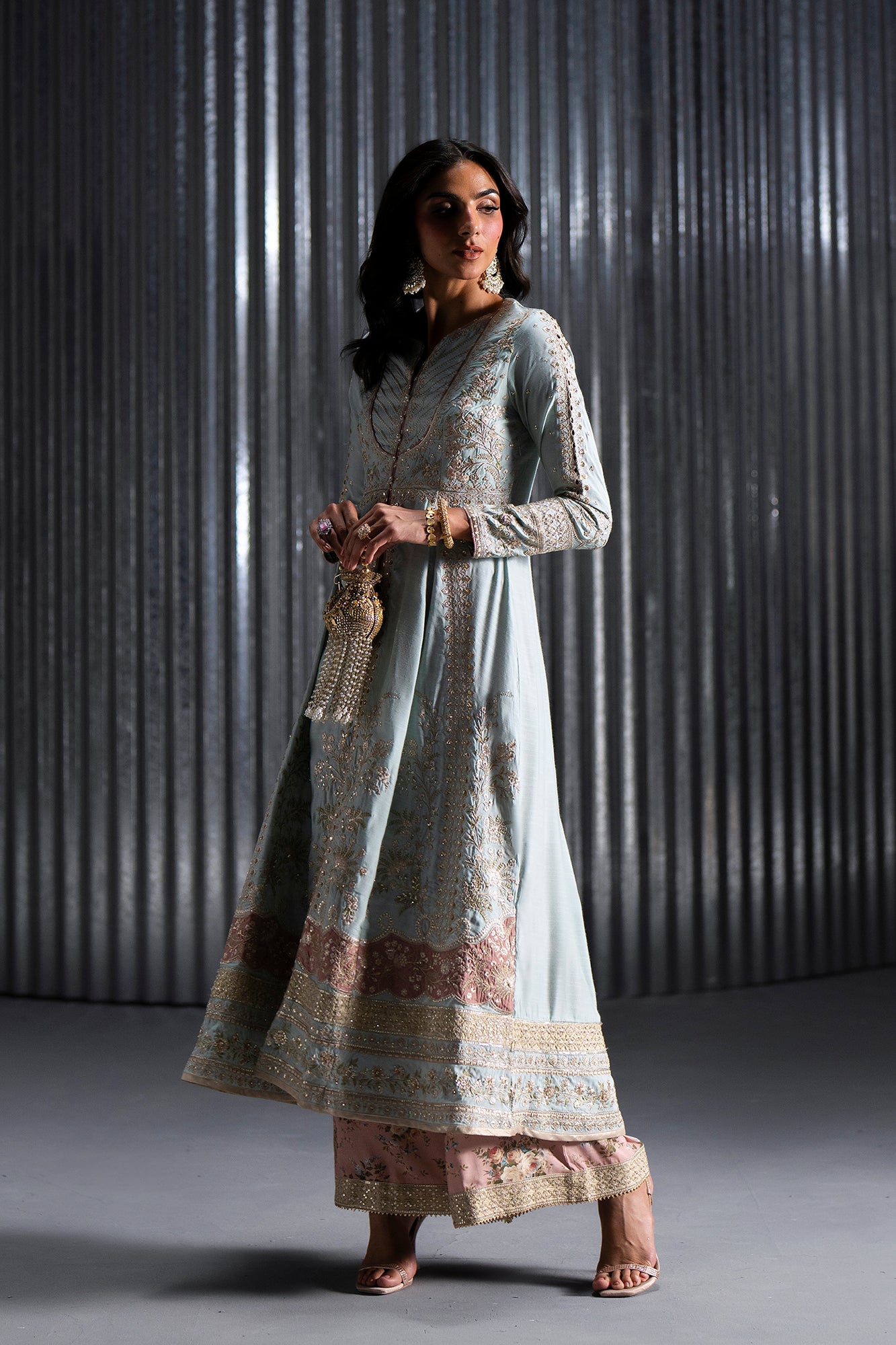 EMBROIDERED SUIT (E1132/104/617)