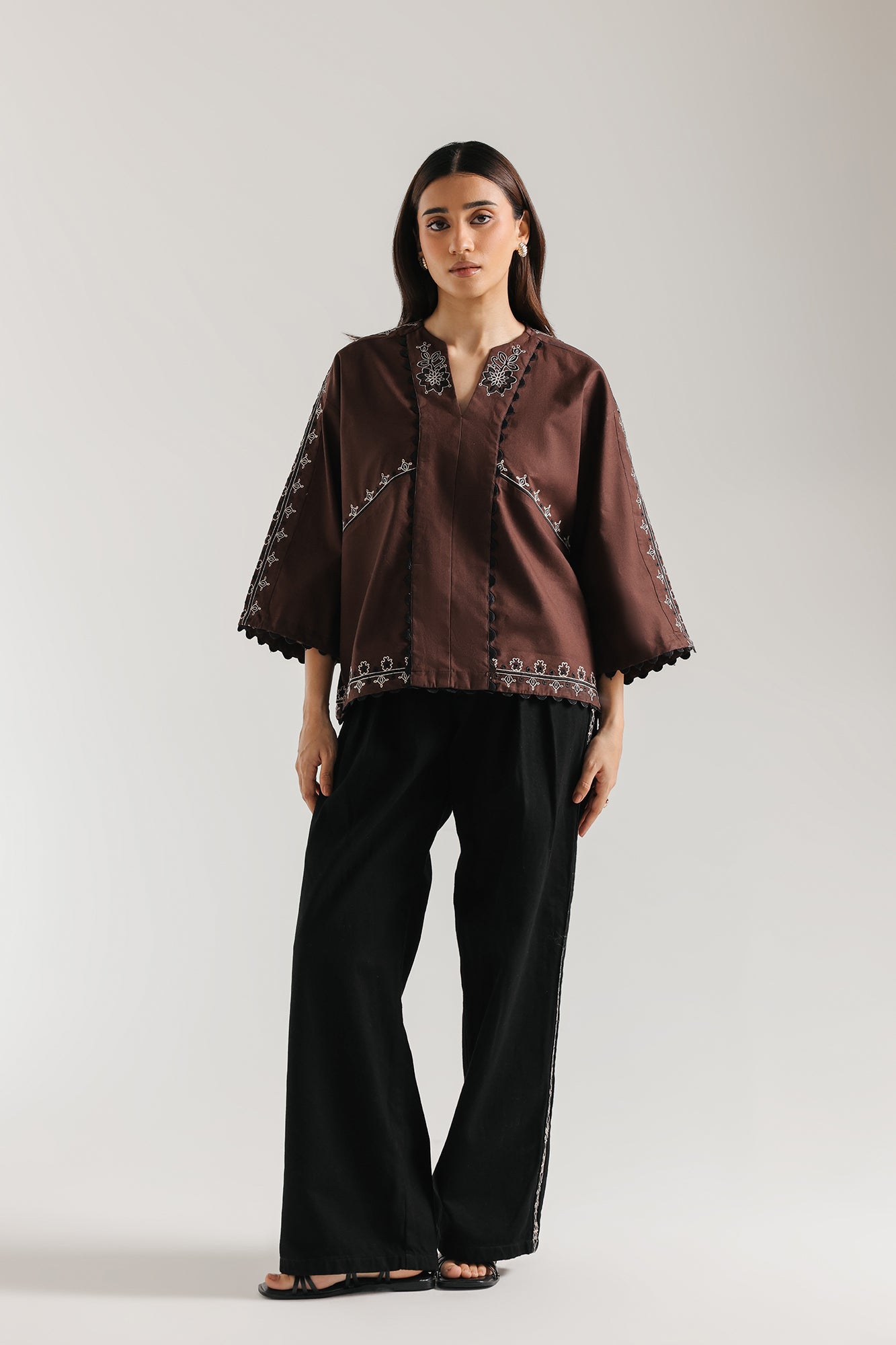 EMBROIDERED TOP (E1136/101/802)