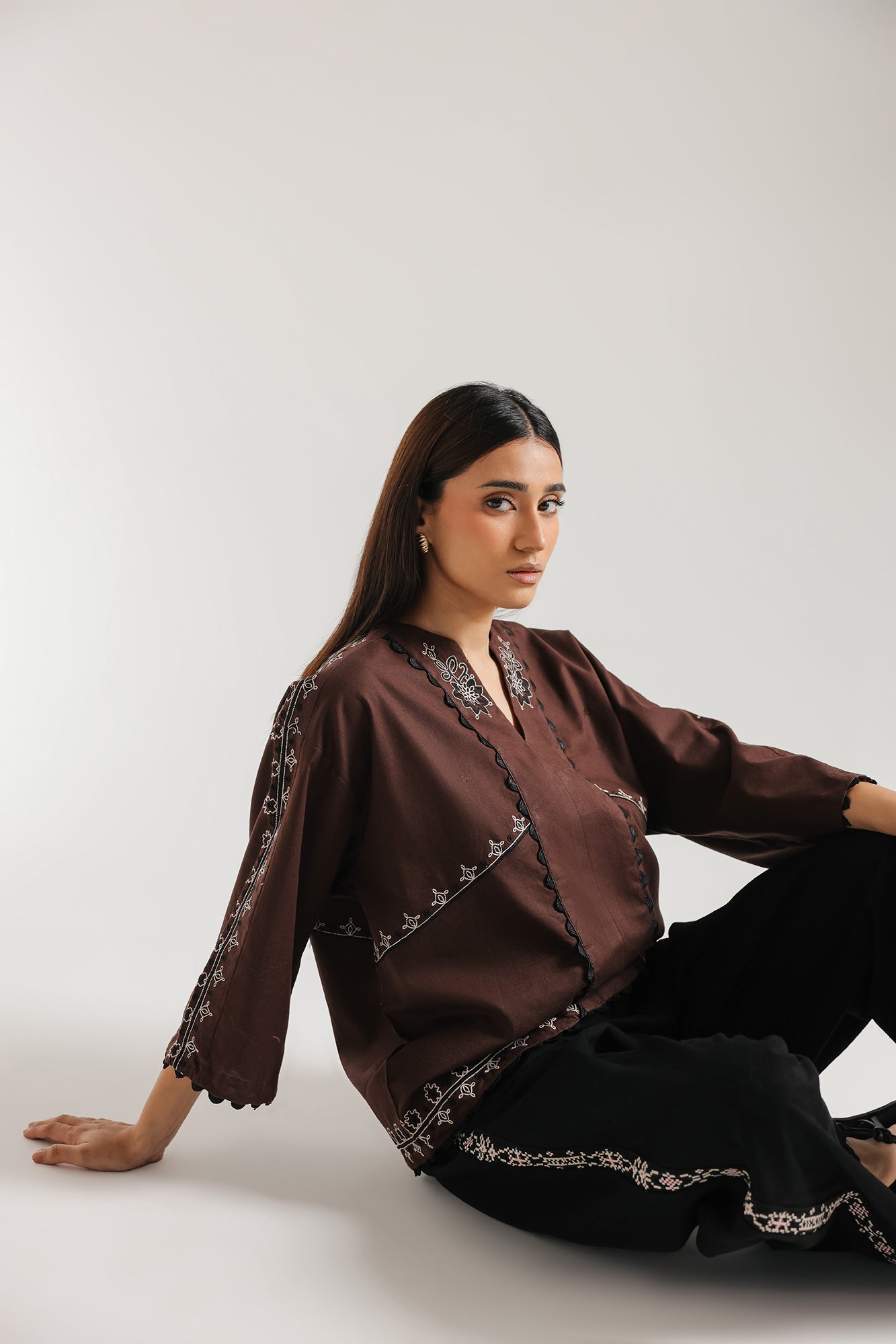 EMBROIDERED TOP (E1136/101/802)