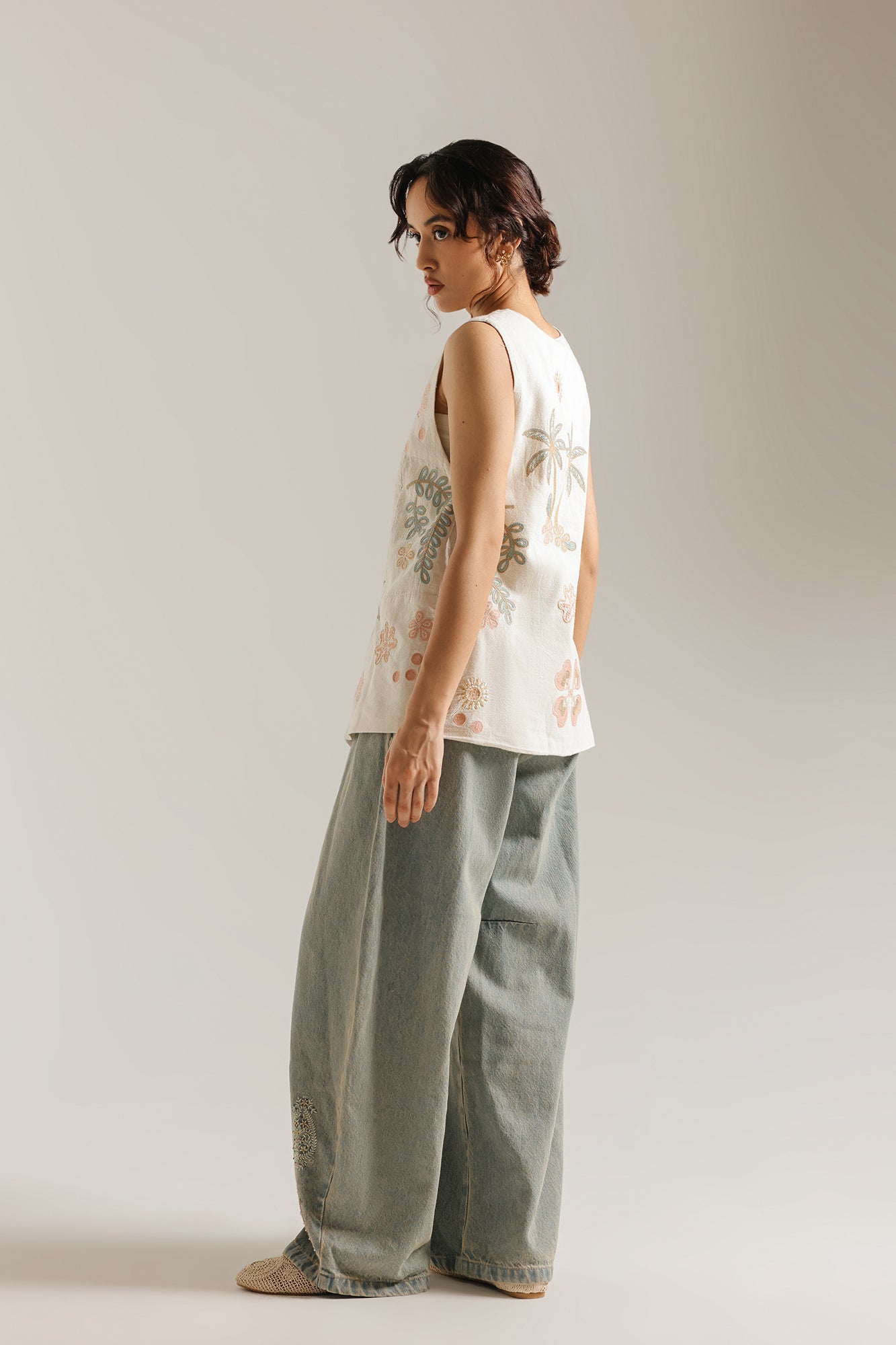 EMBROIDERED WAISTCOAT (E1137/101/006)