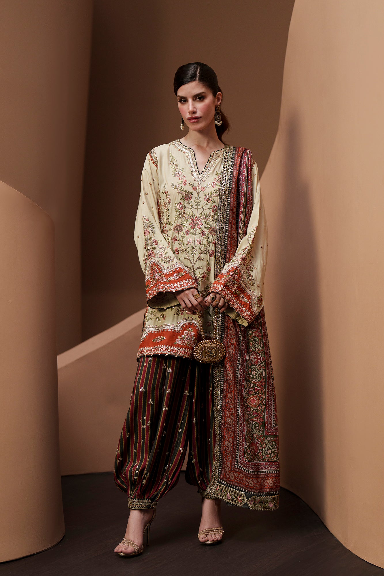 EMBROIDERED SUIT (E1137/104/005)